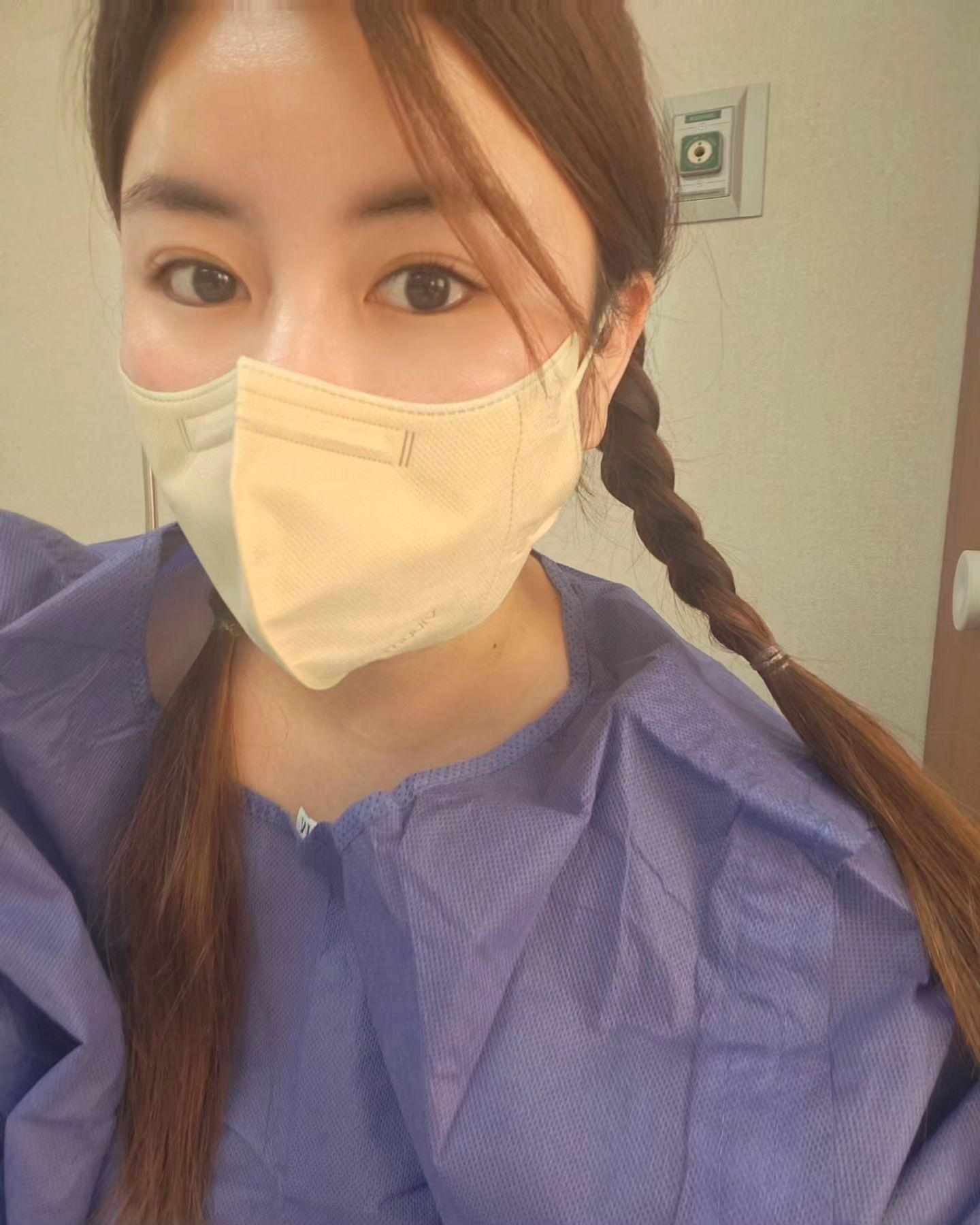 😂 ㅎㅎ입원중임
환자라서 목에 뭐 해야해서 머리따주신거임 
목디스크 진짜 언제 떠나냐고요!!!!
방금까지 잠시 넘 아팠다가 살아남