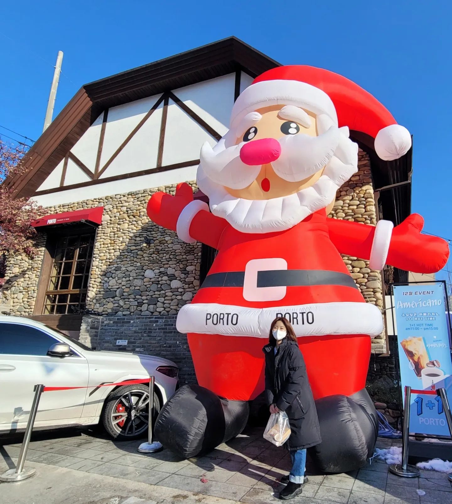 🎅💛🧡❤
산타할부지 포토스팟 
관광객 느낌으로 
역시 아래쪽은 따뜻하구나 🌞
오랜만에 엄마와 데이트
내가 찍은 엄마 엄마가 찍은 나 
사진실력은 엄마가 더 좋은 듯🥰🤳💕

#동명동 #동명동카페 #동명동맛집
#광주여행 #광주가볼만한곳 #한옥까페
#산타할아버지 #크리스마스 #연말