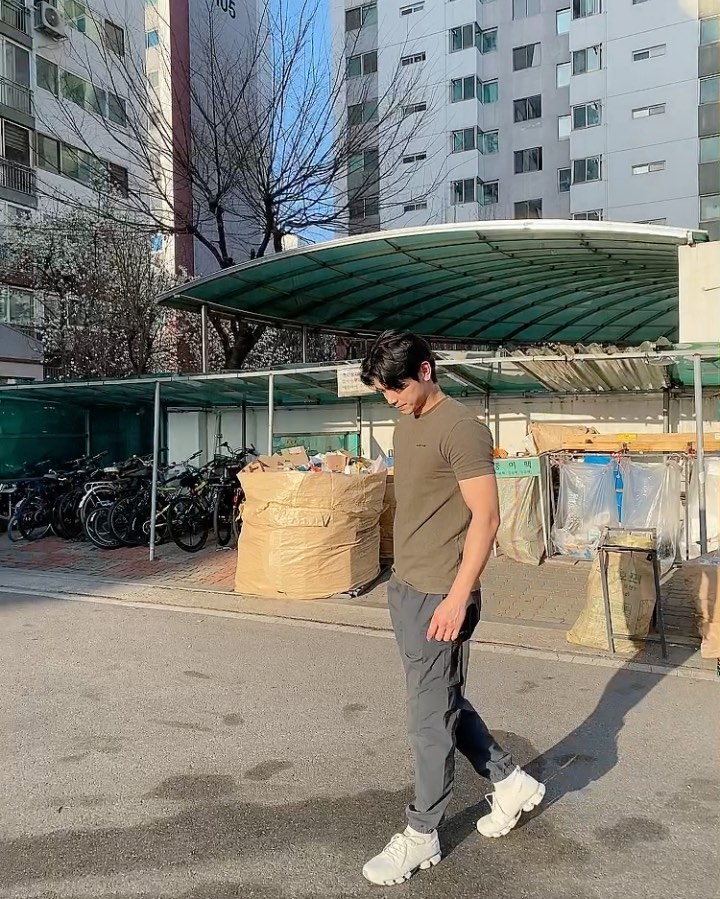 일상, 운동 모두 활용 가능하고 체형커버 & 탄탄한 소재 & 일상, 스포츠 활동에 아주 편안한 조거팬츠!

경량화된 고기능성 스트레치 우븐소재로 착용감도 뛰어나고 생활방수 까지 가능하다는점 , 코튼 터치감 소재에 링클 가공으로 구김 걱정도 안하셔도되고 발목부분은 신축성 좋은 E-밴드로 제작되어 탄탄하고 안정감있는 핏에 4포켓으로 실용성까지 완벽 

거기에 오늘 주문하면! 오늘 배송되는! 당일배송 서비스까지 운영한다고 하니 꼭 참고하세요👏

lazybee.official 

#레이지비 #래쉬가드 #레쉬가드 #래시가드 #여성래쉬가드 #남성래쉬가드 #커플래쉬가드 #오버핏래쉬가드 #맨투맨 #운동복 #운동복코디 #운동복추천 #트레이닝복 #애슬레져룩 #트레이닝셋업 #런닝복 #등산복 #맨투맨 #조거팬츠 #아노락