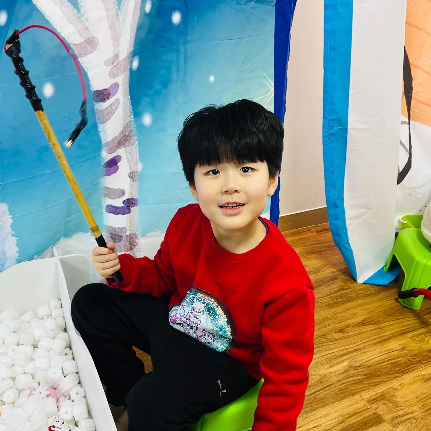 #등원완료 #잘다녀와

형아는 이번주 수요일에 겨울방학하니 
자기도 겨울방학 하는줄 아는 준서 ㅎㅎ 
“응..넌 아니야.. 넌 가야해” 했더니 눈에서 눈물이…

가면 잘 놀고 오면서 우째 그랄까;;;🤣

형아 방학 동안에 11일만 나가자..응? 알았지??

오늘두 잘 다녀와~ 우리집 귀요미❤️

#7세 #등원전쟁 #겨울방학없어 #미안해 #아들그램 #막둥이 #형제그램 #점점힘들어