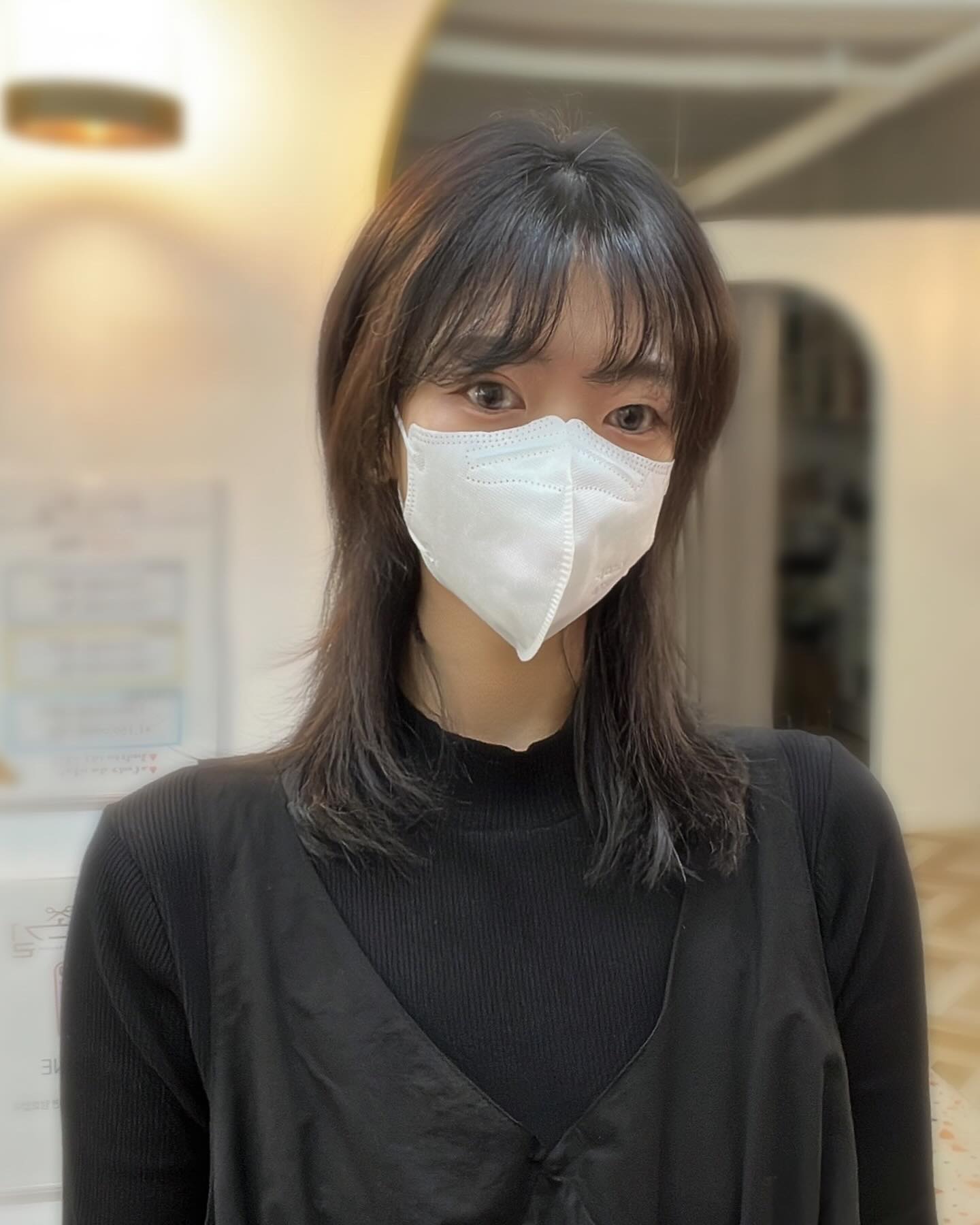 #협찬 뿌리아이롱펌? 아이롱뿌리펌?을 해보았습니다! 뿌리만 살렸는데 머리 전체가 살아난 기분. 앞머리펌도 같이 받았는데 이거이거..이 좋은걸 여태 왜 안했나 몰라여🐶 컷트 장인이신 원장님 손길이 정말 너무나 섬세하심..! 마지막짤이 (얼굴 안나와서)ㄱ..귀...엽다🩵

#송파미용실 #송파미용실추천 #더예뻐지는손길 #뿌리아이롱펌 
#삼전동미용실 #중단발레이어드컷 #레이어드컷 #아이롱뿌리펌