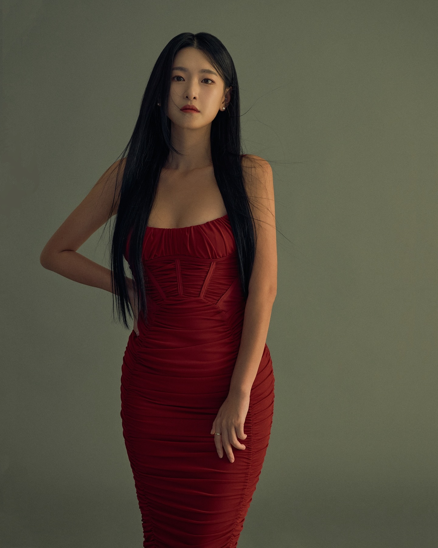 ❤️‍🔥
My favorite color is ‘Italian Red’🫦

📸 unit_st_official 
💇🏻‍♀️ mabellegguttique_yubin00 
💄 mabellegguttique_yubin00