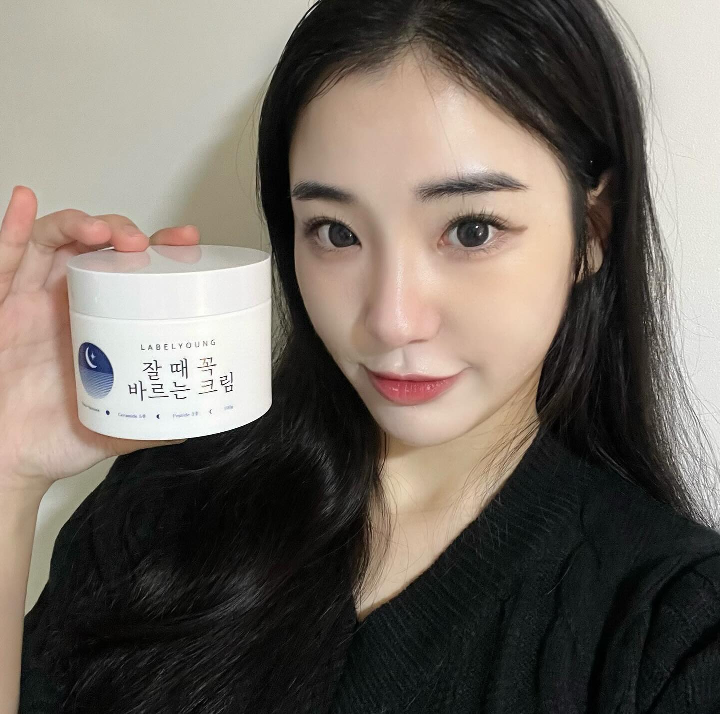 #협찬 잘때꼭바르는크림🛏️
.
자는 동안에 피부에 보습력을 충전할 수 있고, 아침에 일어났을 때 촉촉한 피부로 아침을 맞이할 수 있어서 추천합니당☀️‼️
.
.
.
 #협찬 #라벨영 #잘때꼭바르는크림 #나이트크림 #고보습크림 #세라마이드크림 #피부재생크림 #영양크림 #보습크림추천 #겨울보습크림