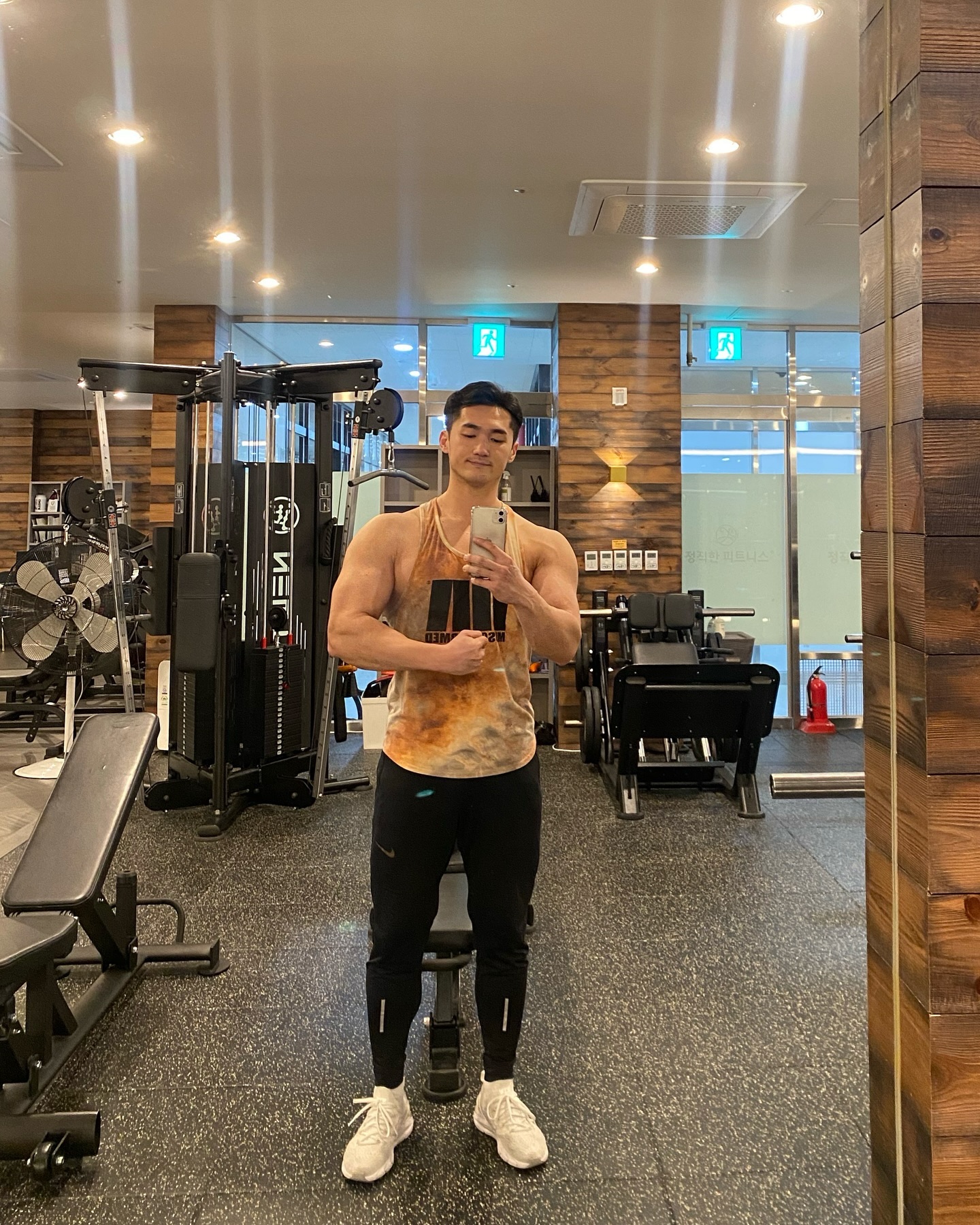 컨디션 난조로 인해
3주동안 펌핑도 안되고
운동도 하는둥 마는둥~
드디어 오늘 3주만에 
운동 제대로 한 느낌💪🏾
개운하다!