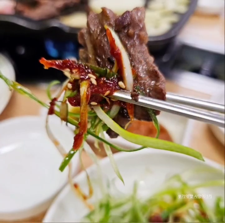 보성 녹차골향토시장
맛집거리로도 유명하죠!
그중에 특미관은
녹차먹인 한우
녹차먹인 돼지로
요리하고있어 
자주 찾던곳이랍니다.
맛있으니까^^)
#보성
#녹차골
#향토시장
#맛집거리 특미관
#한우 갈비살 먹던날