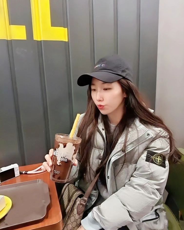 1월에 사고싶은거 ㅡ 스톤 중간급 패딩 ㅋ
로렉스시계 이건 😑 계속사고싶은데 
내가 사고싶은게 잘안나오네 구하기도힘들어 😭 

그리곤 음 사고싶은게 없네? 다가졌나 그건또아닌데
물욕사라지는즁  운동복이나 조금 사야겠다 ㅋㅋ
남들 계획세운다는 24년 난 쇼핑목록 ^^; 만드는중

#일상 #2024년시작 과 함께 사고싶은거 정리중 ^^!
 #쇼핑목록 #쇼핑 은 해야지