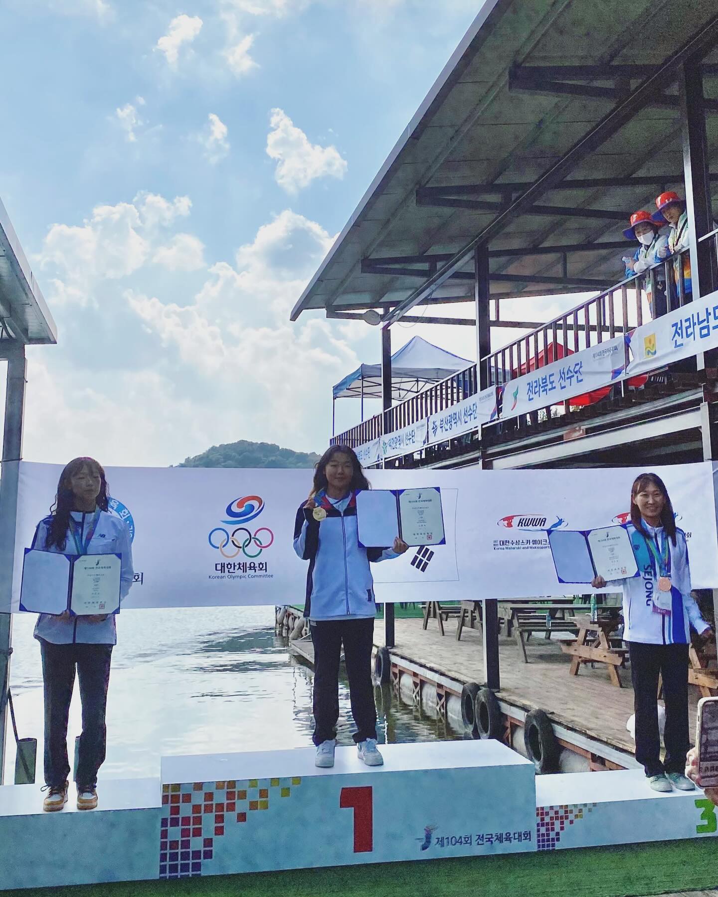 2023년 제104회 전국체육대회🥇
2023년 시즌 큰 부상 없이 모두 1위로 잘 마무리했습니다!! 
언제 어디서나 응원해 주시고 항상 많이 사랑해 주신 가족, 쌤, 
언니, 오빠 삼촌 모든 분들 모두 감사합니다!! 🫶🏽❤️
모두 수고 많으셨습니다~ 🙇🏻‍♀️🙇🏻‍♀️

선생님 감사합니다~☺️
👉🏼 jeongwookkim98 
👉🏼 kimyangsu96 

- hoya.store_ 
- oneillkorea 
- tkow_official 
- ros_wake 
- ronixwakeboards 
- monsterenergy 
- bushman_life