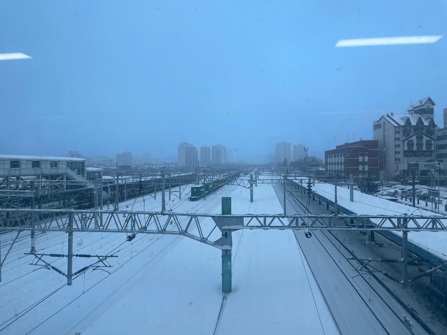 눈도 어마어마하게 내려 😓😓😓
ㅠㅜ 이번감기는 넘 오래간다 … 
다음주 빠른회복 했음 좋겠어….. 
#감기조심하세요 #감기야물럿거라