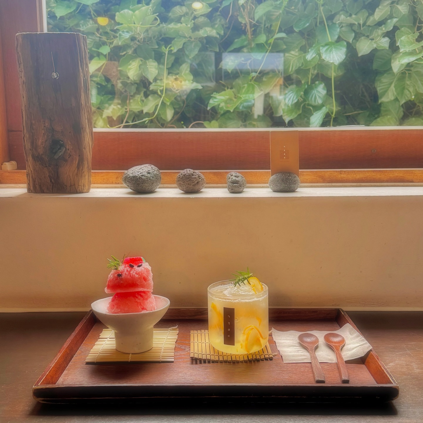 🍉

짜릿한 여름 맛 ✨💚
수박 소르베 하나 보고 달려왔지요 ₍ᐢ..ᐢ₎♡̷
요기 가고 싶어서 하루하루 얼마나 기다렸는지 몰라요🫶🏻
산부인과 다녀온다구 마감 40분 전에 가서 
여유를 즐기지 못한 게 아쉽지만 
갠타냐 또 가면 되니까 🍉💚 

#그럼외도 #제주카페추천
