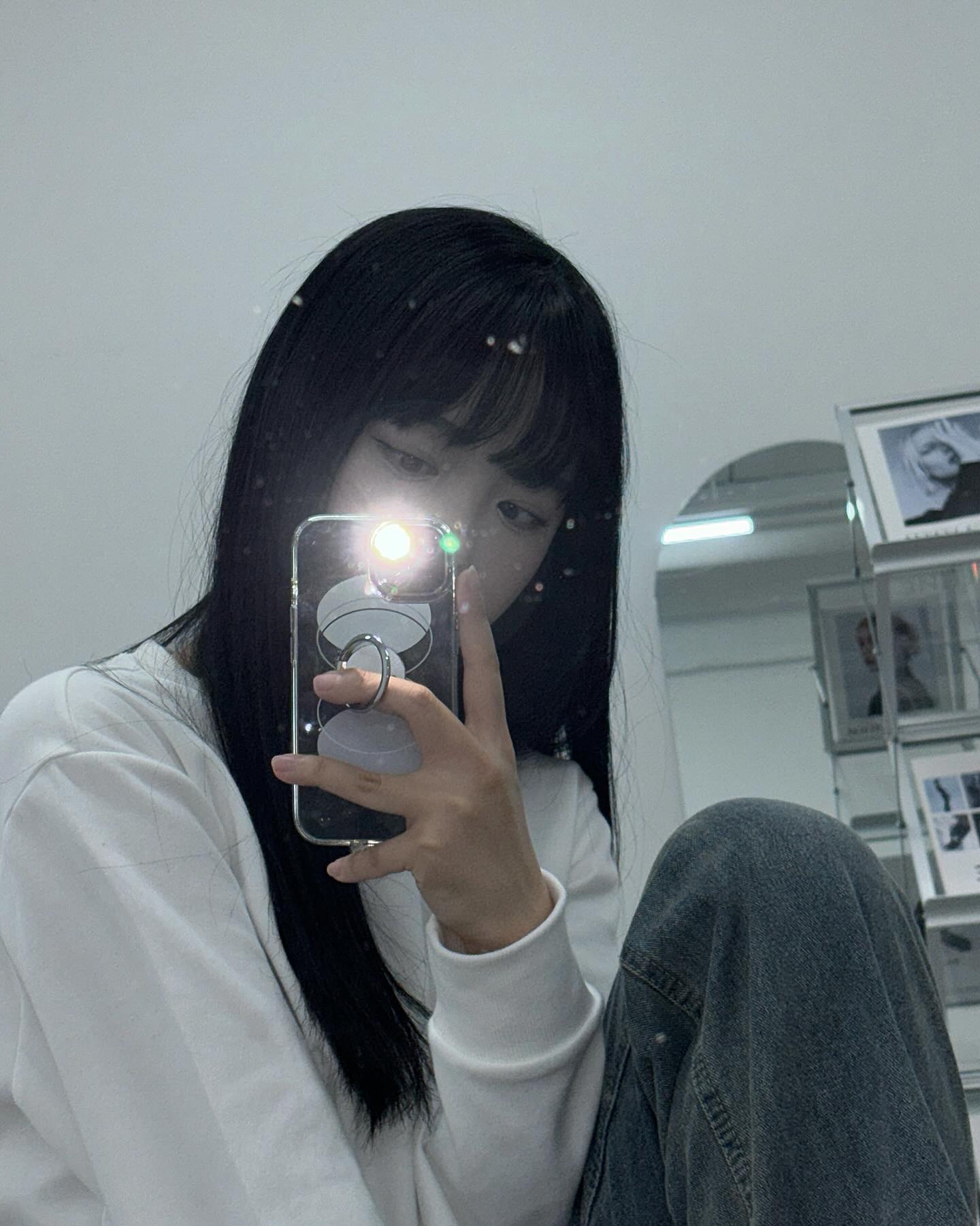 돌고돌아 다시 페팃- pe.tit_kr 
#아이폰케이스 #그립톡 여기가 젤 예뻐🖤

무난하면서도 힙하고 깔끔하고 질리지 않아🥹

#아이폰15 #아이폰 #아이폰케이스추천 #폰케이스 #케이스 #페팃 #그립톡추천 #그립톡케이스 #케이스링 #링 #케이스맛집 #iphone #iphone15 #iphonecase