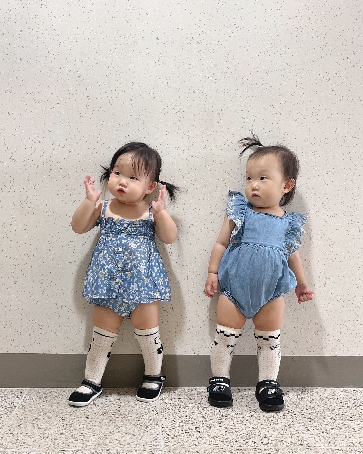 이채둥이의 방학🩵
계획없던 엄빠는 급 천안으로😆
#해피애니멀 도 다녀오고, 하임언니랑도 신나게 놀았지!
이모가 맛난 밥도 매 끼니 챙겨줘서 맘마도 잘 먹고!
(무엇보다 엄마가 최고 편했다🙋🏻‍♀️)
휴가 겸 방학이 끝나는 오늘! 집에가기싫다🤣
남은 오늘 열심히 놀자💗
.
#이채둥이 #인생510일차 #여름방학 #휴가 #여름 #징징이들 #트윈룩 #쌍둥이 #쌍둥이네 #쌍둥이육아 #아기코디