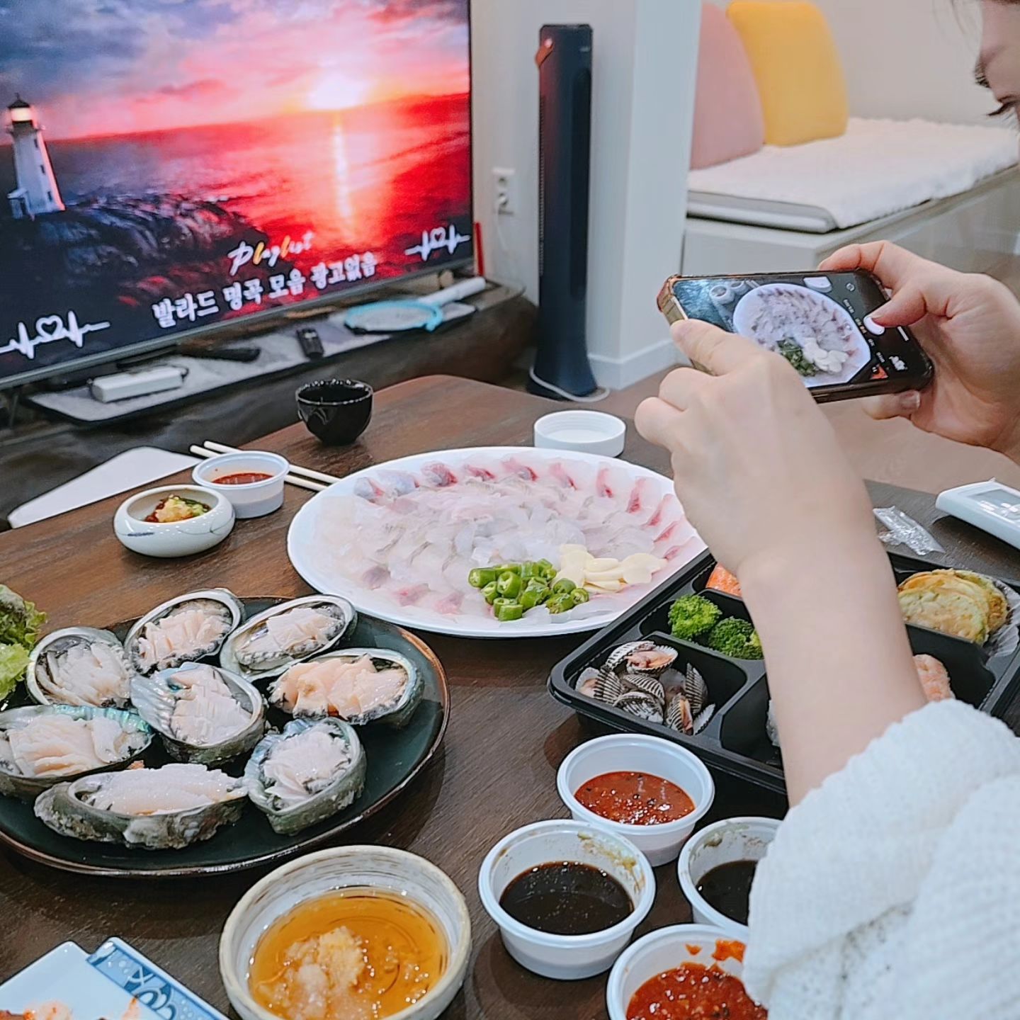 2박3일 낮술~ #이맛에여행 ✈️
회도 달고 술은 더 달구 🩷

경주 회 포장 예진횟집
주소 : 경상북도 경주시 태종로 699번길 10
전화번호 : 054-749-2277
영업시간 : 매일 15:00 ~ 익일 01:00

✅️ 모듬회 중 50,000

#경주회포장 #예진횟집 #경주횟집

​