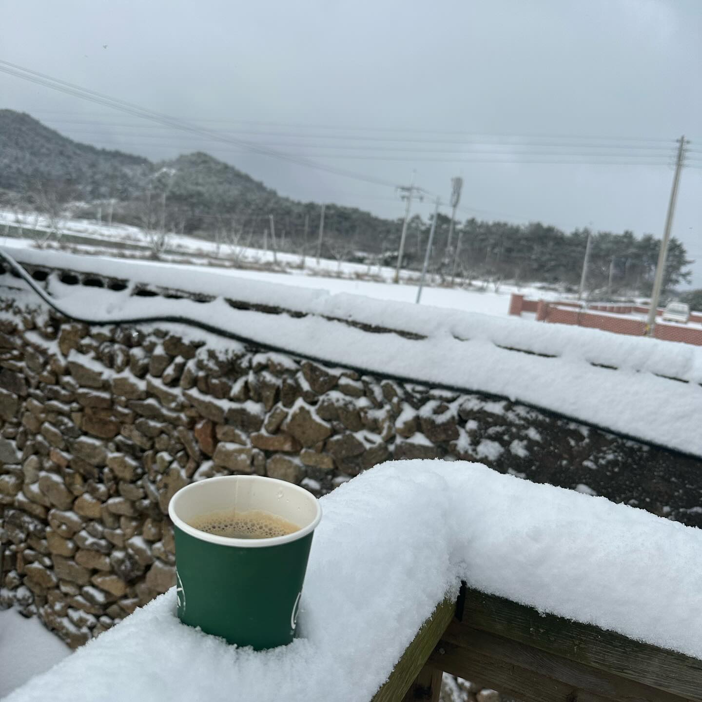 #정지 #올스톱 #오늘 #목요일 #오전 #모닝커피 #시골일상 #폭설 #12월 계속 눈눈눈 이네유 ㅠㅠ