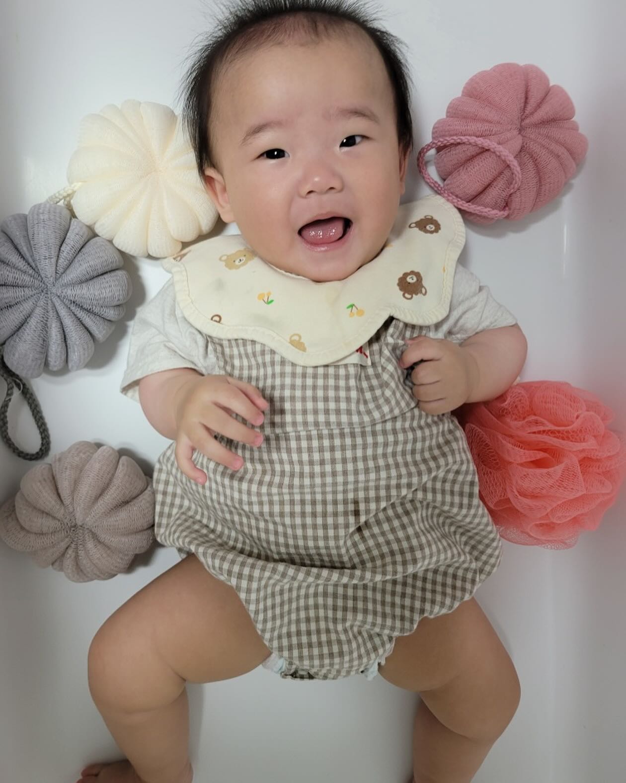 #20240604
엄마밖에 모르는 내사랑 둘찌🩵
첫째언니의 질투에 많이 관심을 못받아도 이렇게 잘 웃어주는 내딸😭 오늘은 엄마가 더 많이 사랑해주께💛

#오늘도사랑해#내사랑둘찌