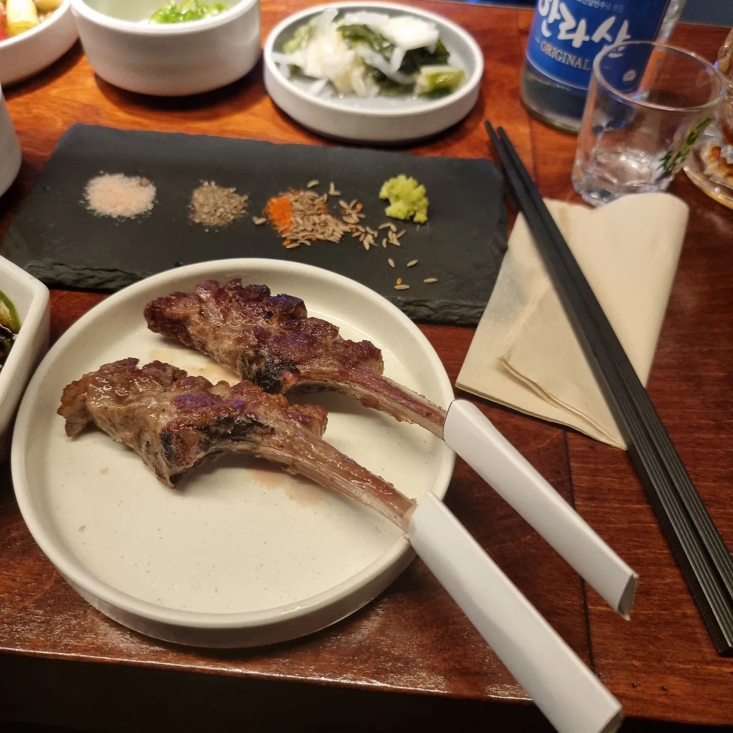 🍽#협찬 #2023혠님맛집 백마흔다섯번째집
🍖🥃#그릴드램 동탄본점
☝🏻양갈비
🗺경기 화성시 동탄문화센터로 71-17
연세프라자 101호
⏰️주중 16:00 - 23:00
22:30 라스트오더
⏰️일 휴무
📋프렌치랙 32,000원
📋숄더랙 29,000원
📋마늘밥 3,000원
📋얼그레이하이볼 8,000원
📋한라산 21도 6,000원
📋새로 5,000원
👶🏼오랜만에 프렌치랙 숄더랙
남광장에서 제대로 먹고왔어용
요기 데이트 장소로 딱조음👶🏼👍🏻
.
#여행 #맛집 #카페 #술
#food #coffee #alcohol
#hyennimmm #혠님
#혠님화성 #혠님양고기
#좋아요반사 #맞팔 #소통 #일상
#KOREA #Korean #Southkorea
#instafood #instagood