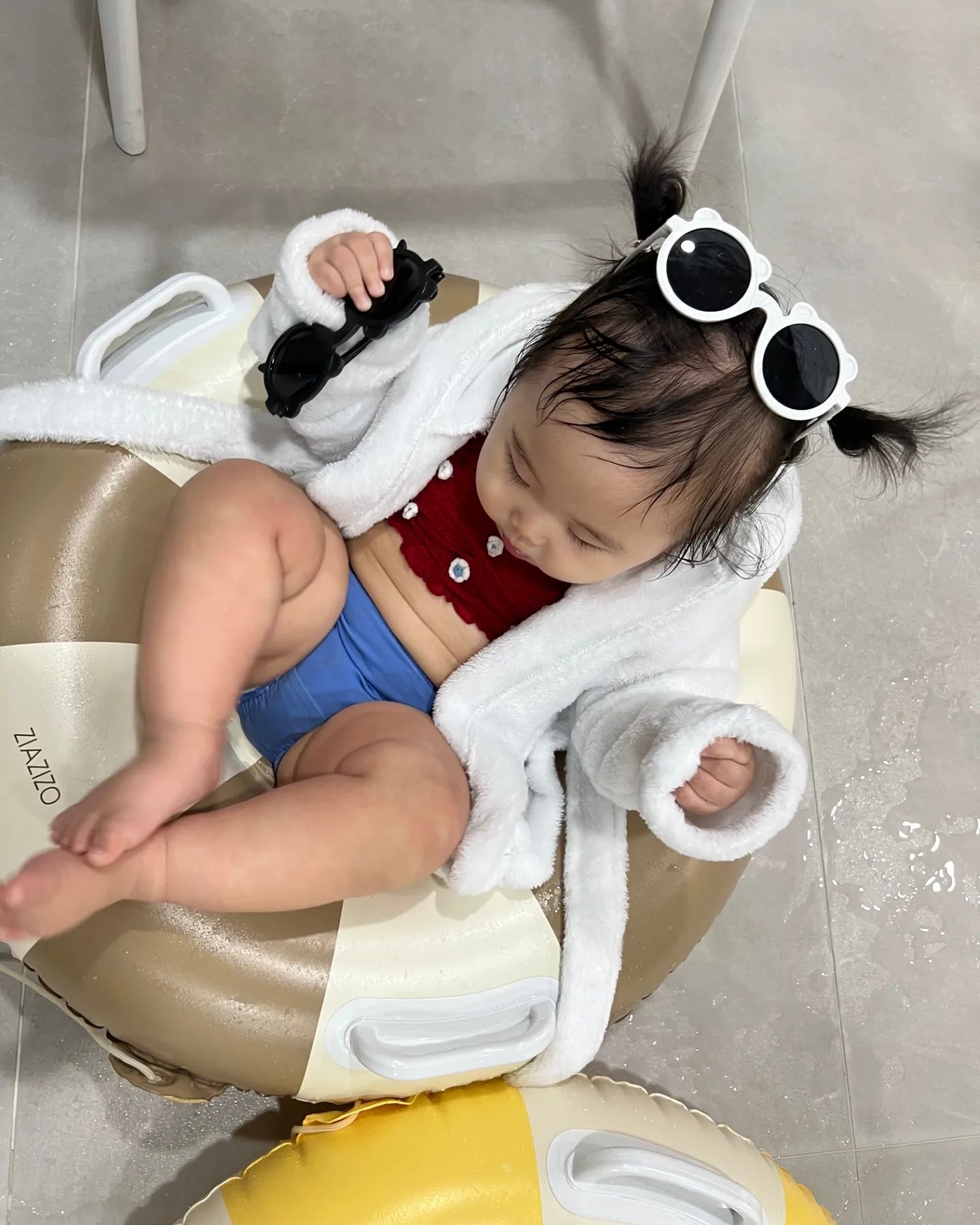 👶🏻23.11.28-여행기록👶🏻
백다니 10개월 마무리 친구들이랑 기깔나게 하는듕💙❤️
다니 친구들이랑 태안 풀빌라 놀러왔어요 수영장도 지인짜 크고 숙소도 너무 맘에 들어요🤍

백다니 수영 좀 해봤다고 혼자 띄워놔도 발장구도 잘치고 즐거워하는 거 보니 앞으로도 다니 데리고 이곳 저곳 많이 가야겠다 생각이 드는 하루에요🫶🏻

✔️친구들과 함께 330days