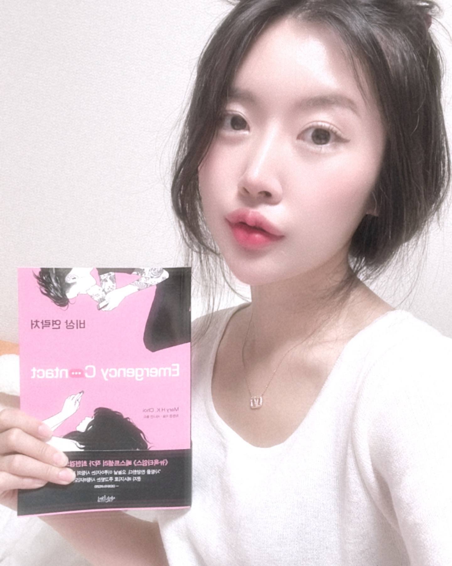 #협찬 #로맨스 #로맨스소설 #감수성폭발 #비상연락처

문자메세지를 주고 받으며 커져가는 사랑만큼 성장해나가는 두 사람의 설렘가득한 성장 로맨스 소설 비상연락처 ! 요 근래 읽었던 소설중에 제일 설레고 재미있었던 로맨스소설이에요! 보는 내내 설레서 혼자 엄마미소 지으면서 읽음 👍👍 선물용으로도 너무 좋은 책이라 강추드려요! 연애세포 살아나는기분 💗