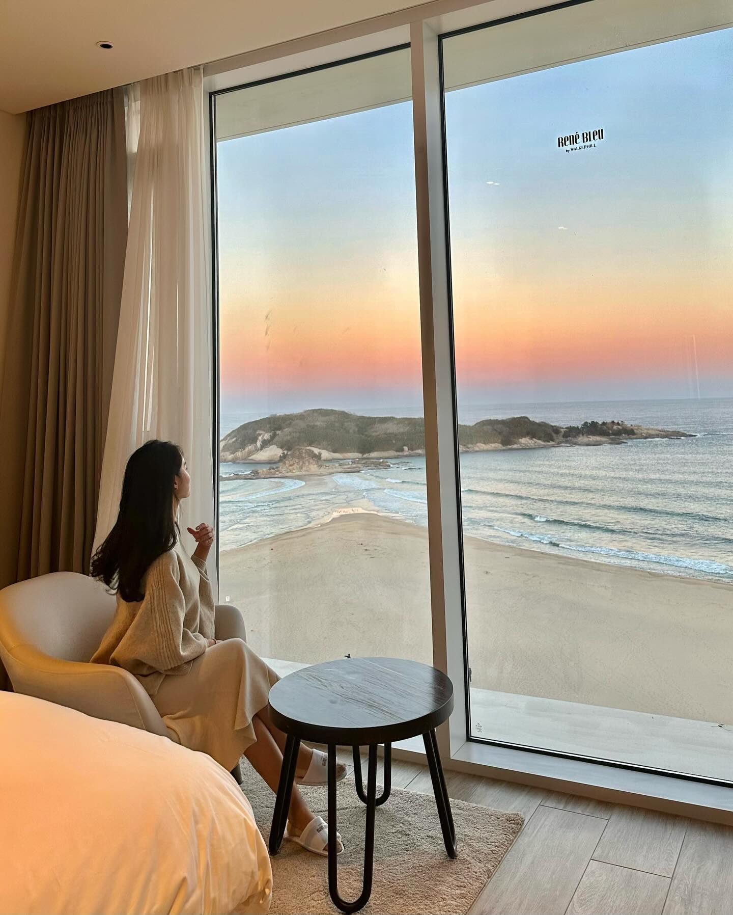 Winter Break in Goseong⛄️
일몰, 일출 둘다 보기 미션 성공🙌🏻
새벽에 라면사러가다 별구경도하고 힐링 그 자체🌟