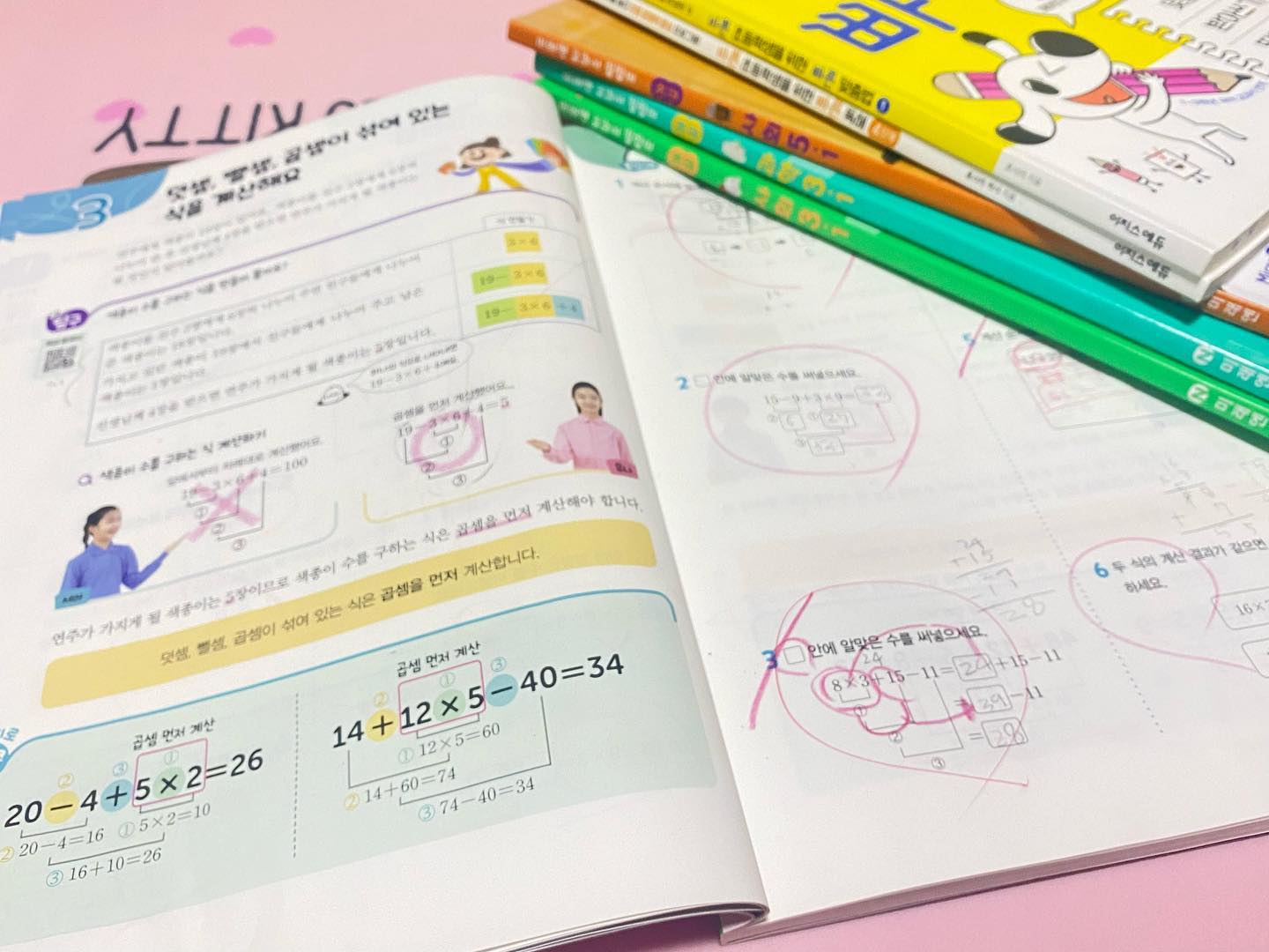 내일부터 연휴!!!
빨간날엔 놀아야 하니 
하기 싫은 티 내며 
할 일을 하는 투 , 쓰리

민자매들한테 채점도 하라고 할까??
심각하게 고민하다 빨간 색연필들고
채점모드!!!!

하하하하 

눕고싶다

#연휴전날 #목요일#겨울방학#바빠시리즈#초코#이지스에듀#미래엔#초등맘