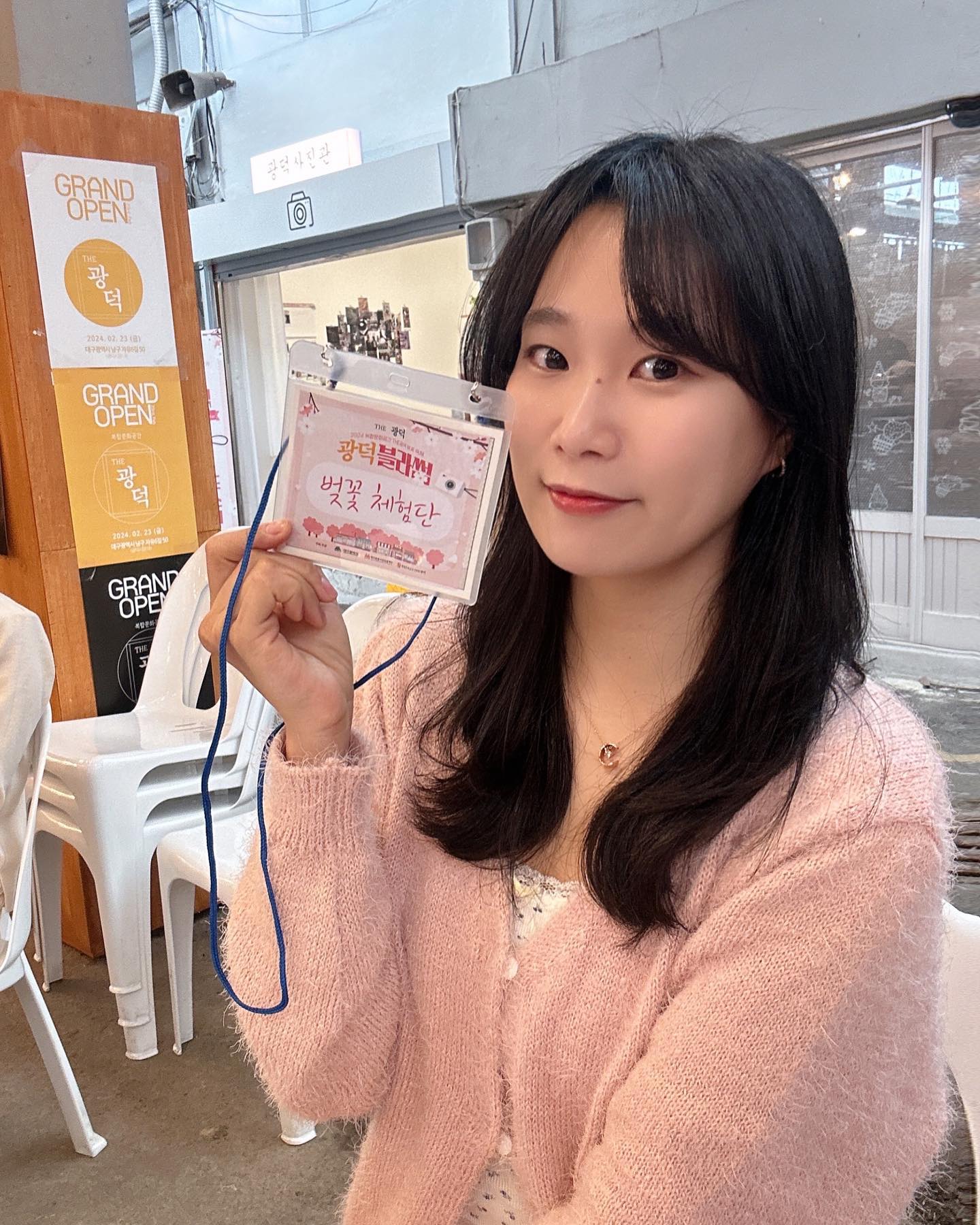 THE 광덕 벚꽃 체험단🌸

2024 복합문화공간 THE광덕 벚꽃 축제!
이번에 벚꽃 체험단으로 다녀왔는데요!?

지금까지 앞산 벚꽃길이 이렇게 예쁜줄 몰랐는데
THE광덕 덕분에 벚꽃구경 제대로 했지 모예요🫢

필름 카메라뿐만 아니라 다과, 물까지 무료로 제공되며
전문 작가님께서 카메라로 예쁘게 사진도 남겨주신답니다❤️

이번주에도 다양한 체험 프로그램이 진행된다고하니
관심있으신 분들은 the_gwangdeok 여기로 문의해주세요!

✅ 장소
복합문화공관 THE광덕 및 앞산일대

✅ 일시
2024.04.05(토) -07(일)

✅ 프로그램
상시 : 광덕사진관, 감성포차, 플리마켓
금 : 원데이클래스
토 : 벚꽃 체험단, 벚꽃 캐리커쳐
일 : 마술쇼

#대구벚꽃명소 #대구벚꽃 #대구 #대구앞산 #대구벚꽃길 #벚꽃명소 #앞산카페거리 #벚꽃체험단 #더광덕 #광덕시장 #the광덕