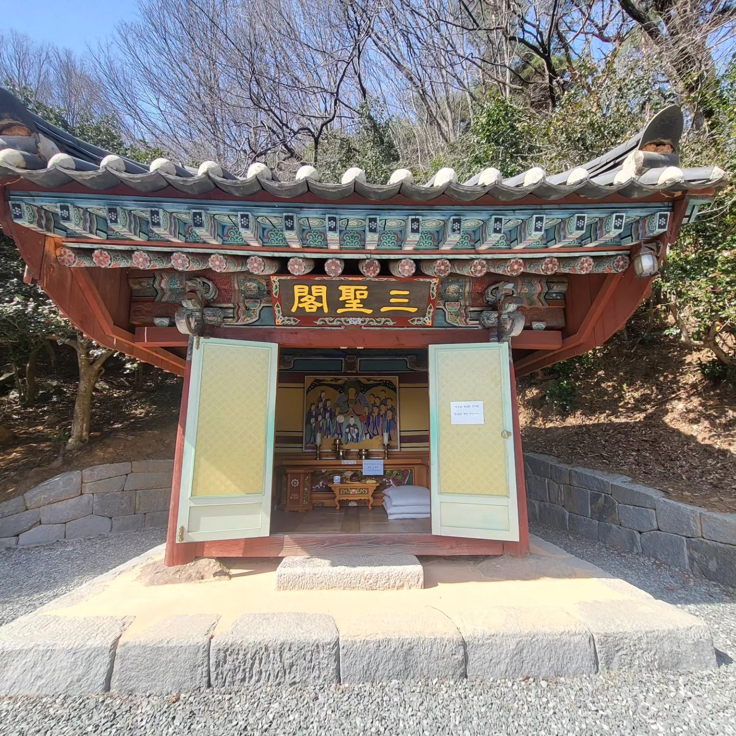 화엄사에 꽃이 이쁘게 피었네요.
오늘은 구례 #화엄사 홍매화도 보고
삼선각에서 기도도하고
좋으네요~~
모두 모두 재수받으세요~~~~

#유명한점집 #용한점집 #용한무당 
#순천점집 #지원사