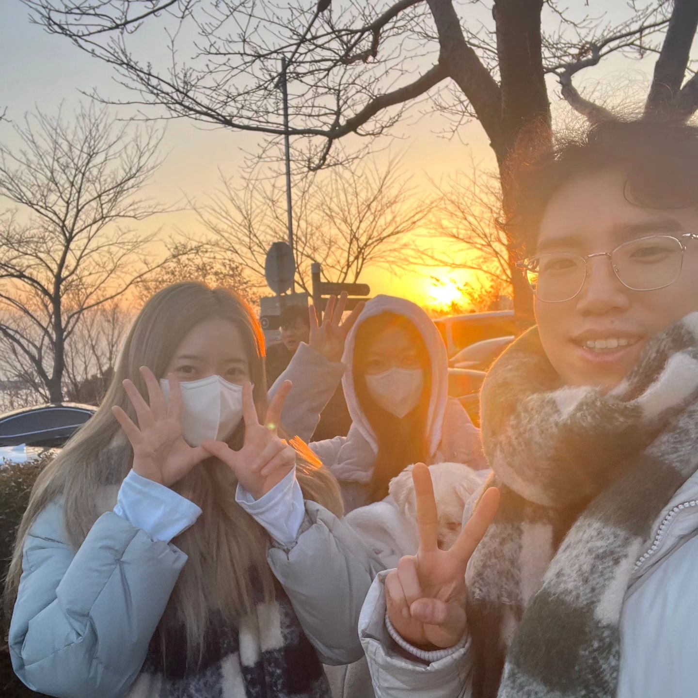 2024 햅삐뉴이어🐉💙
올해는 부산에서 가족들과🌅

2023...너무 빠르게 지나갔네요!
열심히 다졌느니 도약하는 한 해가 되보자!

새해 복 많이 받으세요🫶
.
.
#2024첫해 #482482 #해피뉴이어