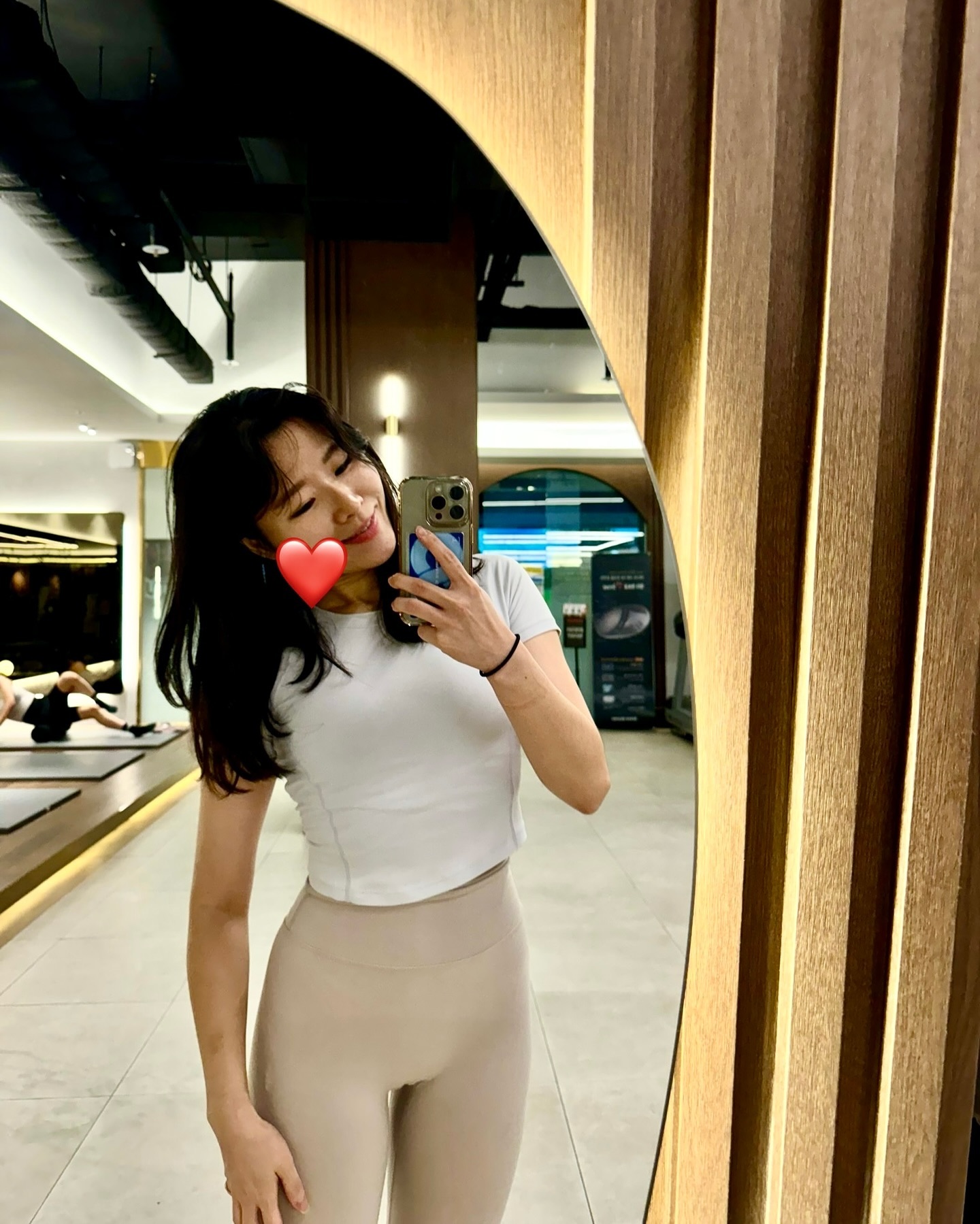 #운동일지 24.09.03 🫠
✔️유산소 40분 170Kcal
✔️상체 PT - 어깨 💪🏻

회사에서 사육당하는 중이라… 다이어트가 쉽지 않아요…🥹
월욜엔 두바이초콜릿파이, 화욜엔 명랑핫도그….

먹은만큼 열심히 움직여보기루! 🔥🏃🏻‍♀️💃🏻

(사진은..ㅎ PT 끝나고 탈탈 털린 현실적인 사진^_^;)

#운동인증 #헬스타그램 #웨이트 #운스타그램 #눈바디 #바디체크 
#운동하는여자 #운동하는직장인 #유지어터 #일상 #취미 #헬스장 #맛집 #헬린이