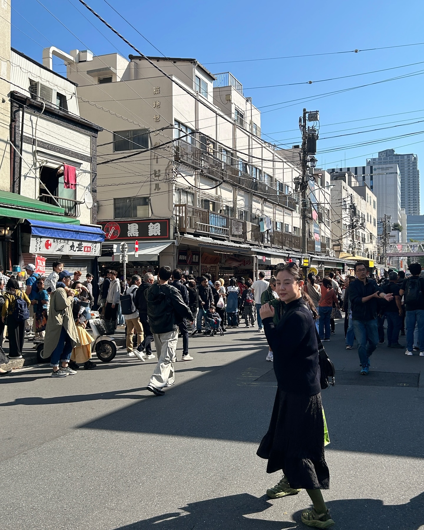 츠키지 시장 . 빅굴 2개 먹음 🦪✌🏾 굴짱짱맨 낼 또 갈지말지 고민 중...... 굴 먹으러.... 미친 걍 굴침
