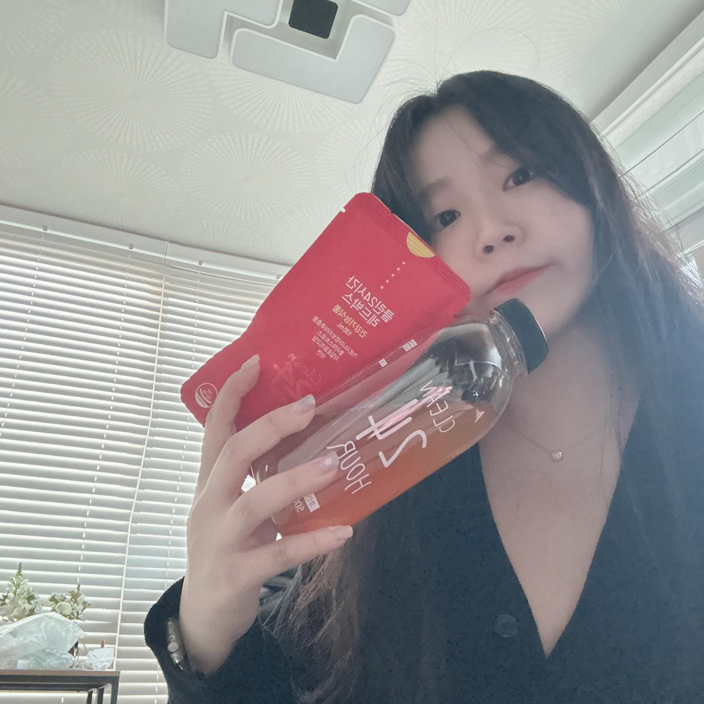 #할인구매 
좋은기회로
클린24시간을
마셔보았다
Good

체지방 컷팅 & 쾌변 다이어트 및 면역까지 ‼️
= 체지방 컷팅, 배변활동원활 
( 1일1회 1포 마시기 )

4중 건강기능성식품
= 가르시니아+폴리덱스트로스+자일로올리고당+아연 
( 믿고 마실수 있음 ‼️ )

맛도 자몽맛이라
너무 맛있어요 good ❤️
( 보틀에 물넣고 마시면 좋아요 😋 )

진짜 마시고나면,
효과도 너무 좋아요 good 👍🏻👍🏻👏🏻

좋은제품
= 클린24시간 레드박스를
마실수 있는 기회를 
주셔서 감사합니다 🙏🏻🤝🏻❤️
#HCA #다이어트 #건강다이어트 #자일로올리고당 #클린24시간레드박스 #쾌변다이어트
