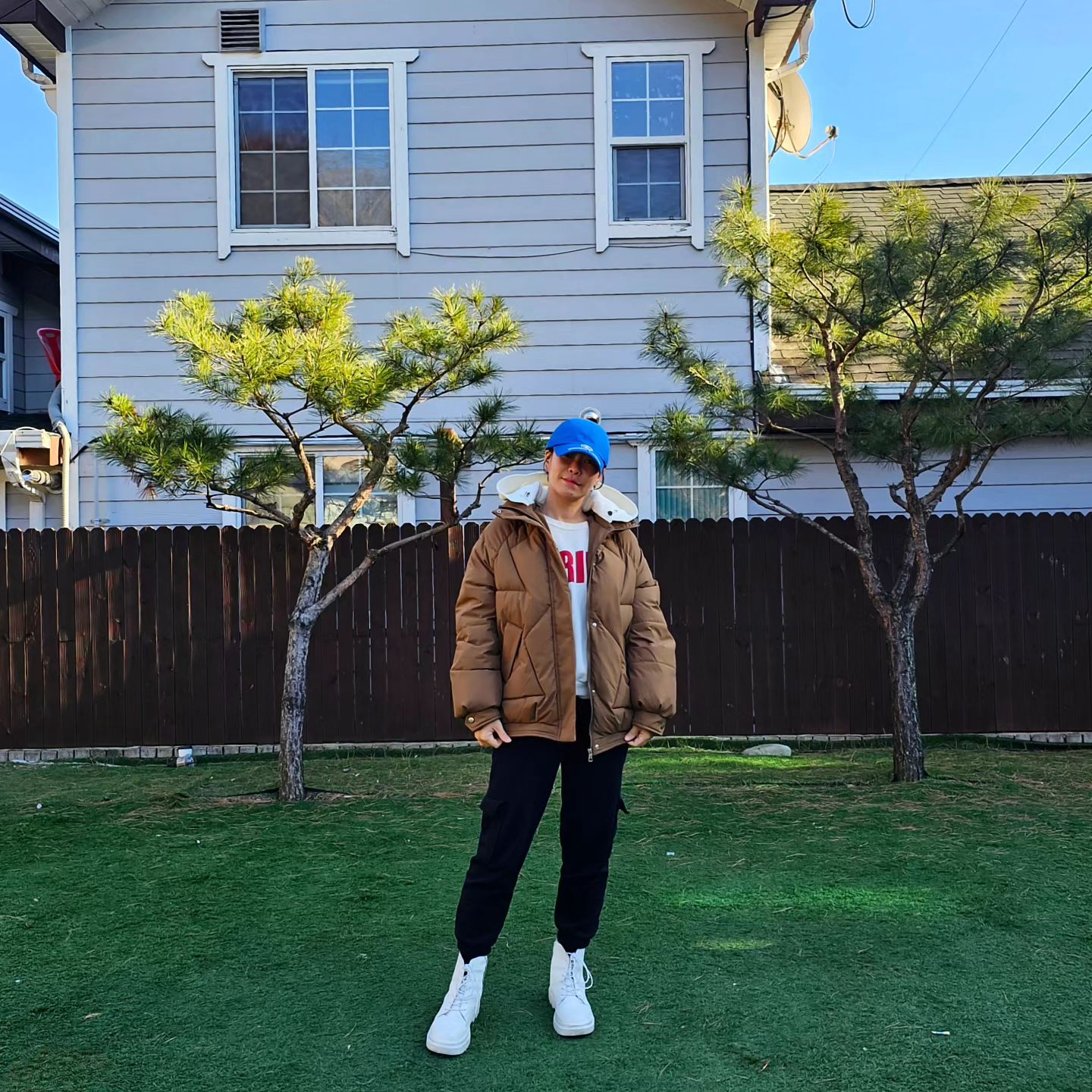 요즘 너~무 추워졌어요!
코트는 입어보지도 못하고 곧바로 패딩으로^^;
#클릭앤퍼니 패딩점퍼는 한겨울에도 입을수있는
5온스의 패딩안감으로 도톰하고 따수워요
⠀
유니크한 절개패턴과 탈부착가능한 후드
엉덩이 딱 가려주는 기장
심지어 후드도 패딩이라 추위잘타는
사람들은 #패딩 추천해요💕
⠀
고급스러운 브라운컬러라서
데일리하게 #후뚜루마뚜루

#clicknfunny
#데일리
#오피스룩
#캐주얼룩
clicknfunny_official