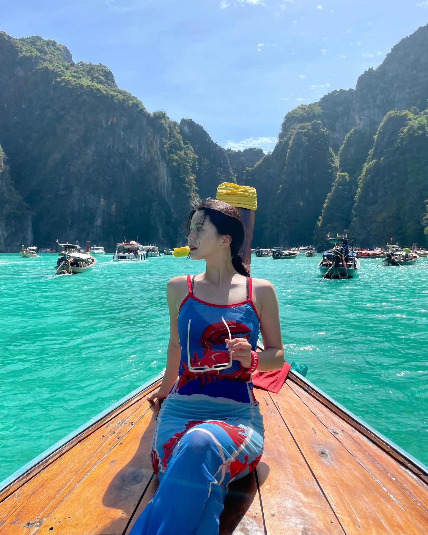 Phi phi island vibes 🏝️🦞🦐💙
피피섬의 피피는 나비를 뜻한대요 🦋