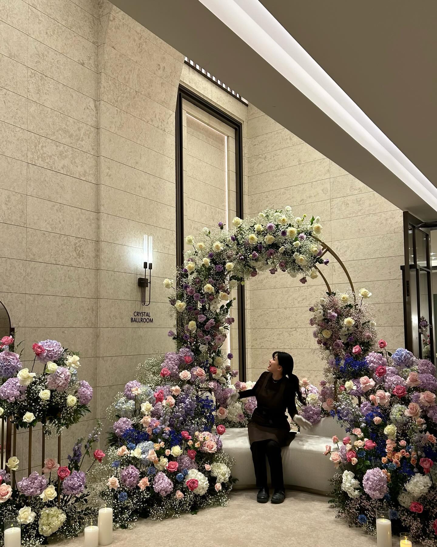 정말 꽃으로 꽉꽉 채운 2023 🥺
매번 새로운 디자인에 도전해야하고, 
언제나 시간에 쫓겨서 작업하지만 
이루어냈을때의 뿌듯함은 정말 말로 표현 할 수 없다
내가 하고싶은거 정말 실컷해본 올해 !
그게 꽃이라 행복해 🌷💐🌸🌼🌺🌹🌻🥀