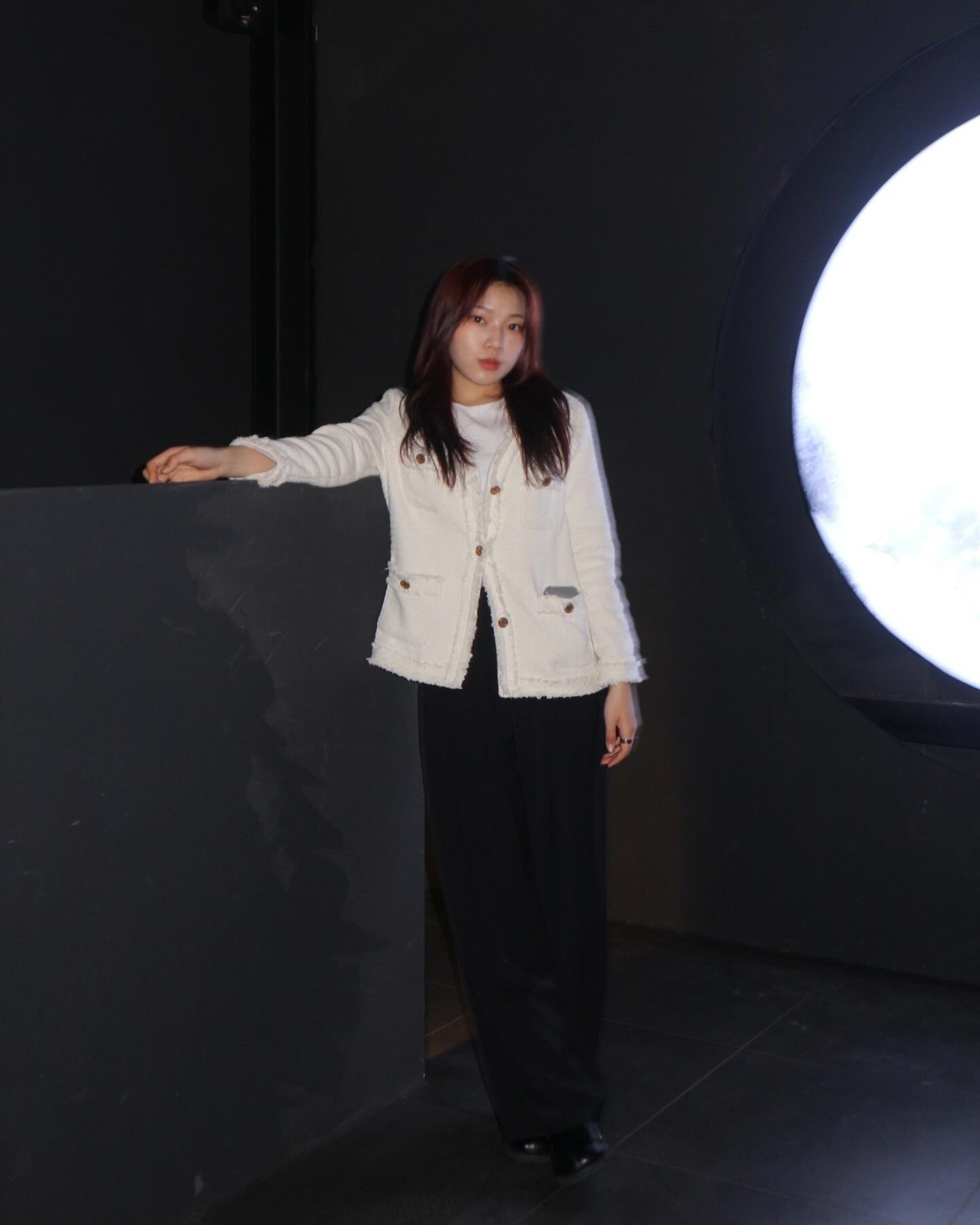 어두운곳에서 카메라로 찍을 땐 플래쉬를 터트리면되지 📸
