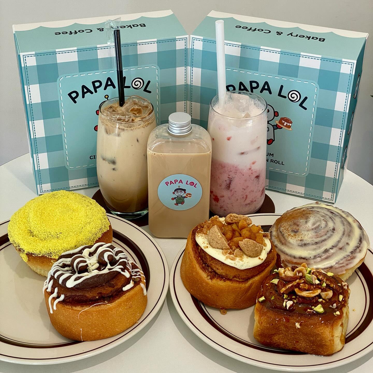 빵돌이 사장님의 자부심으로 만든 시나몬롤 전문 Bakery
“파파롤”

시나몬롤 전문점으로 유명한 곳 보다 훨씬 촉촉하고 맛있는
안양에 위치하고 있는 파파롤🤖

🥯 시나몬슈가
🥯 밀크슈가
🥯 아몬드
🥯 더블 시나몬
🥯 후레쉬 레몬
🥯 블루베리 크림치즈
🥯 쇼콜라
🥯 고구마 카스테라
🥯 카라멜 너츠

화려한 라인업의 시나몬롤이 과하게 달지않아 더 맛있는👍🏻

☕️ 4가지 블렌딩 원두를 사용한 커피 메뉴도

🍹직접 만든 수제청이 들어간 레몬에이드, 자몽에이드도

있으니 빵순이 빵돌이들 모두 시나몬롤 드시러 파파롤로‼️

📍 경기 안양시 동안구 갈산로 86 1층 파파롤
⏰ 매일 10:00 - 18:00

papalol_bakery 

#빵순이 #빵돌이 #안양빵집 #시나몬롤 #안양디저트맛집 #안양카페
#빵지순례 #범계맛집 #안양맛집 #평촌맛집 #인덕원맛집 #범계빵집
#평촌빵집 #빵맛집 #쪼꼬젤리_안양