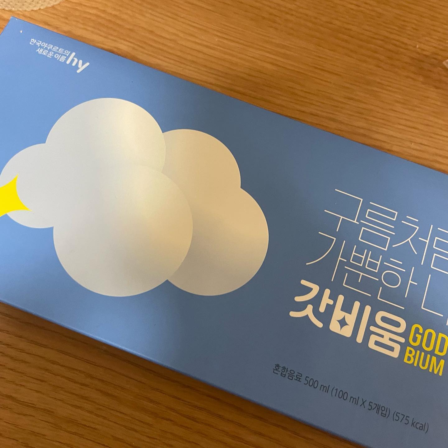 #협찬 fredit_official #갓비움 #오화완
귀여운 패키지의 변비 요구르트! 가끔 속을 비우고싶을 때, 화장실 가고 싶을때면 섭취하는데 이제품은 다른 제품에 비해 화장실 이용시간이 더 부드러워서 좋았어요!!
#hy  #유지어터 #신상품나왔을땐 #한국야쿠르트갓비움 #독소배출 #맞팔 #변하는습관 #한국야쿠르트 #다이어트 #아기자기 #다이어트