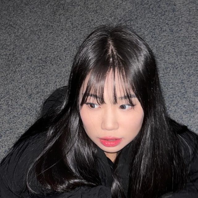 서여정 | 𝐘𝐄𝐎𝐉𝐄𝐎𝐍𝐆 on Instagram: "#협찬 내가 더 귀여워지는 크롭 숏패딩 ☃️ ㄴ POLY 100% 👍 ㄴ 루즈~오버핏 실루엣의 숏패딩 ㄴ 밑단 스트링으로 조절 가능 ⭕️ ㄴ 투웨이 지퍼