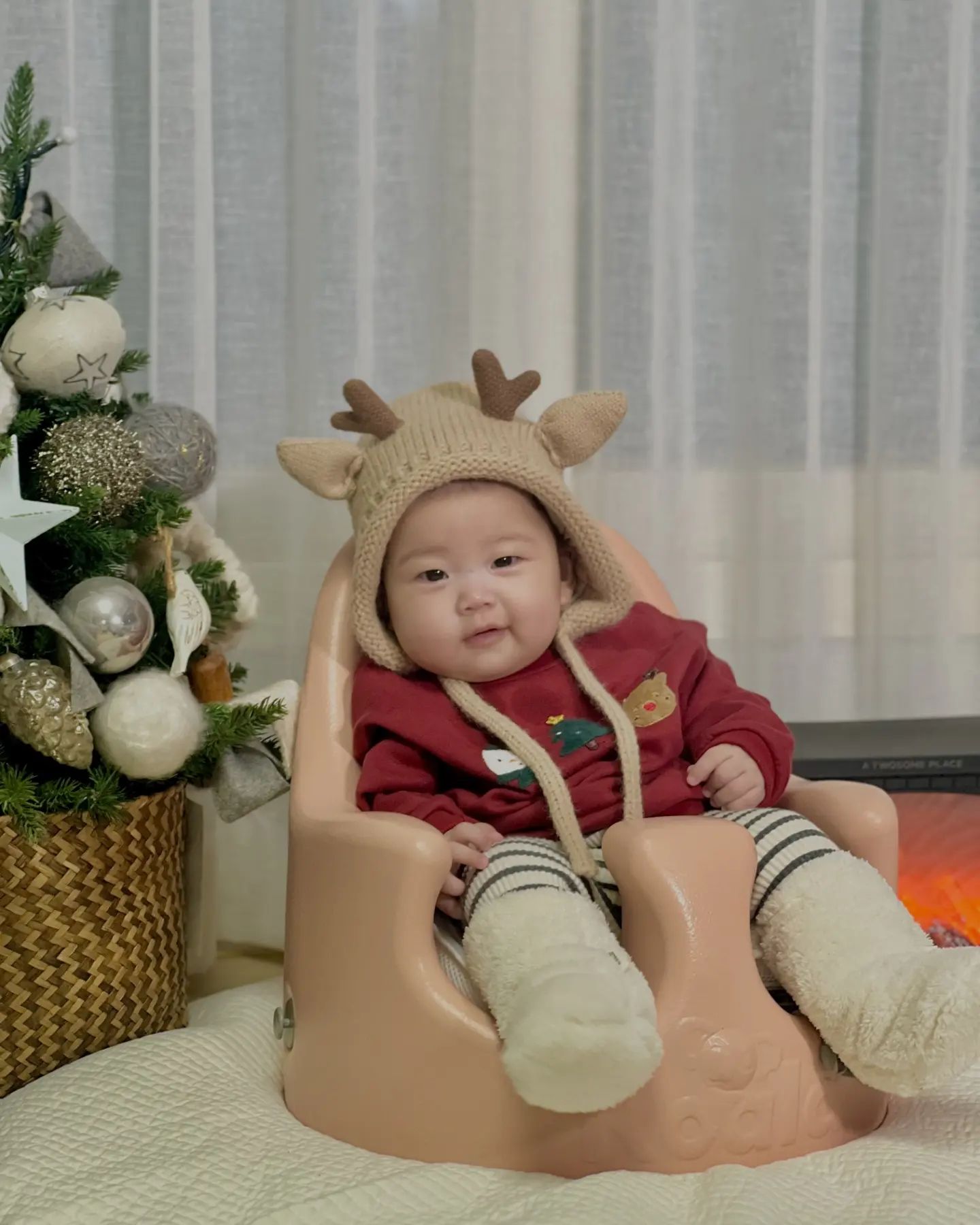 우리 아가의 첫 크리스마스 🎄
엄마에겐 우리 율이가 제일 큰 선물이지😍

#메리크리스마스 #내년엔선물도줄게