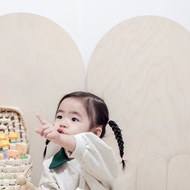 안하윤❤ 2021.09.18~ on Instagram: "#협찬 ⠀ 하윤이가 제일 좋아하는 에코맘 산골간식✨️ ⠀ 이유식으로 유명한 브랜드이기도 하고 청정한 지리산 산골에서 온 아이 간식이라 믿고 먹일 수 있