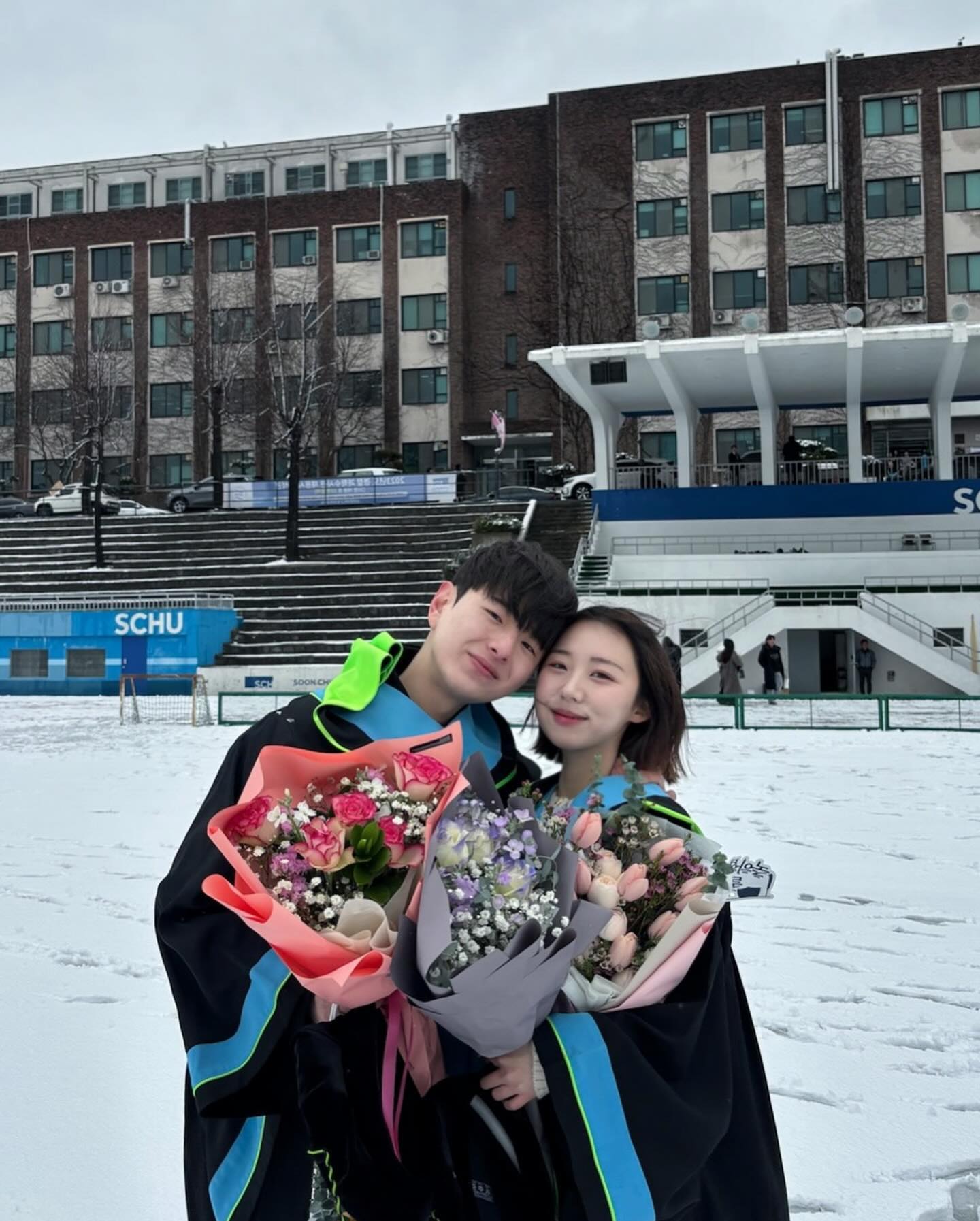 우리 졸업했어요 👩🏻‍🎓💐🧑🏻‍🎓