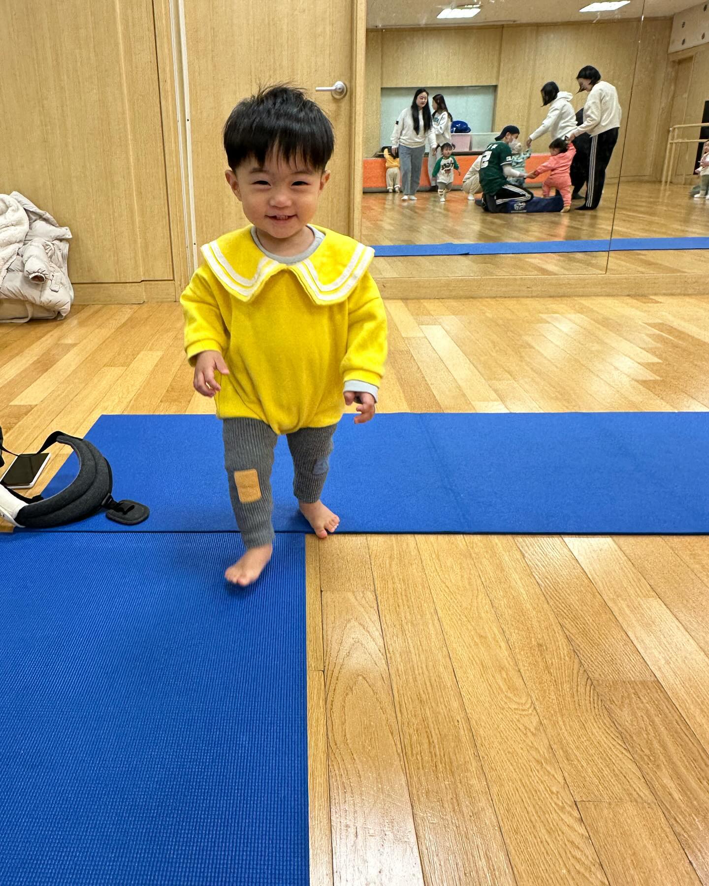 #문센기록

#목요트니트니
오늘은 병아리룩🐤

#아들맘 #아둘맘 #호랑이띠맘 #대전맘
