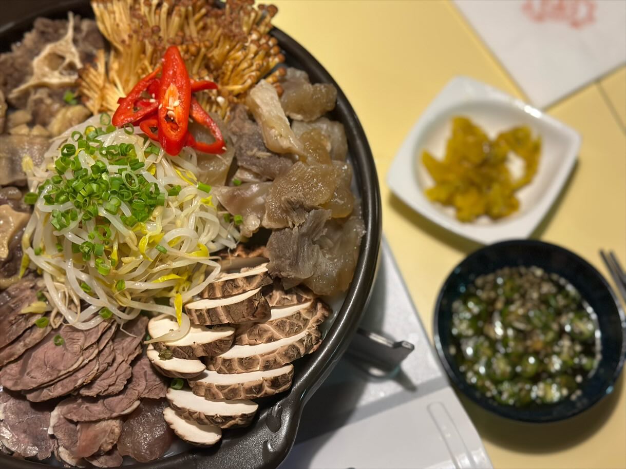 추운날에는 따뜻한 국물수육한판
#전포동술집 #옥섬