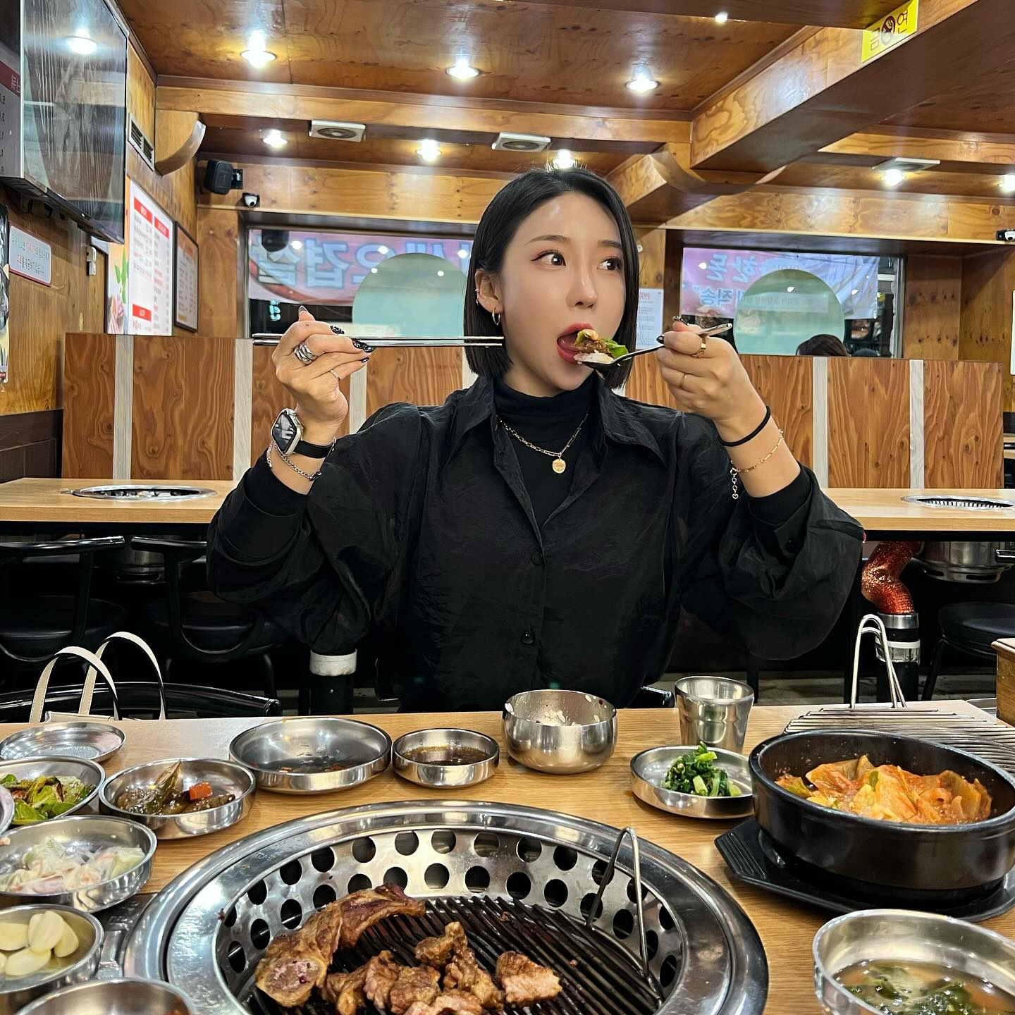 남구 안지랑역 근처에 위치한 갈비맛집😋

95년부터 28년 전통이 있는 맛집으로
넓은 매장과 다양한 메뉴 및 착한가격까지!

열무김치, 물김치, 샐러드, 양념게장 등
다양하게 나오눈 밑반찬들 꿀맛탱ㅎ

숯불에 구운 양념갈비와 비냉은 꿀조합💓

⠀ 
⠀
⠀ 
⠀
⠀ 
🏡 숯.불.촌.석.기.시.대
▪️대구 남구 두류공원로 25 (1층)
▪️매일 11:30 - 22:00
▪️브레이크타임 15:30 - 16:30

⠀ 
⠀

#대구맛집 #대구남구맛집 #안지랑맛집 #대명동맛집 #대구고기맛집 #서부정류장맛집 #대구남구고기집 #대구고기집 #안지랑고기집 #대명동고기집  #맛집탐방 #오늘뭐먹지 #좋반 #맛스타그램 #먹방 #먹팔 #오저추 #맛집 #맛스타그램