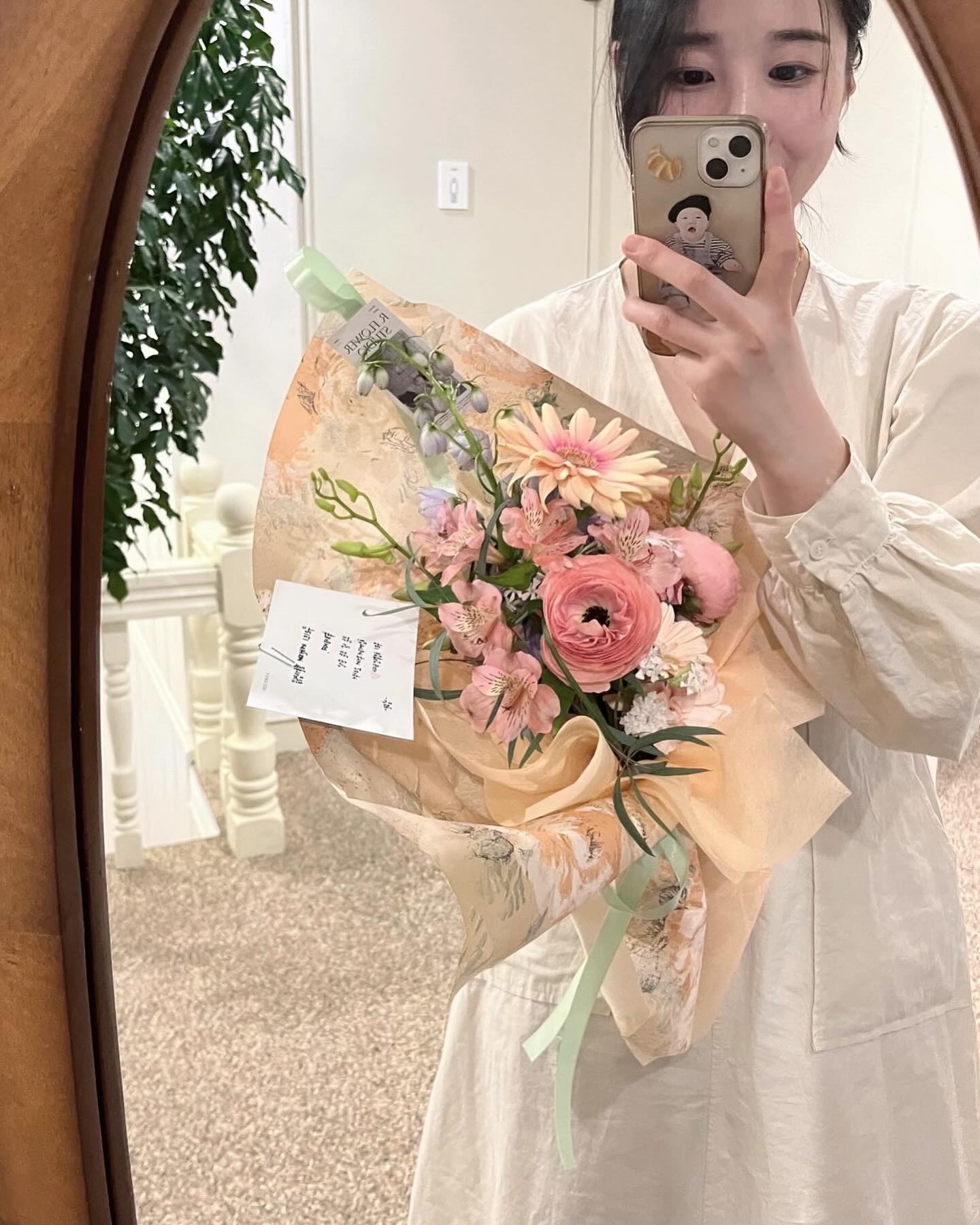 남편과 똑닮은 아들과 보낸 우리의
진짜 결혼기념일….👨‍👩‍👦

오빠 보고있늬…(인스타 안함)
오빠랑 똑닮은 율이가 있어서 다행이댜
늘 외롭지 않게 내 옆자리 채워주는 아들램

엄마아빠 기념일인데 햅삐벌떼투유 
케이쿠 후 하러가자며 혼자 케이크 다 드신 
귀여운 내 아들래미 👦🏻