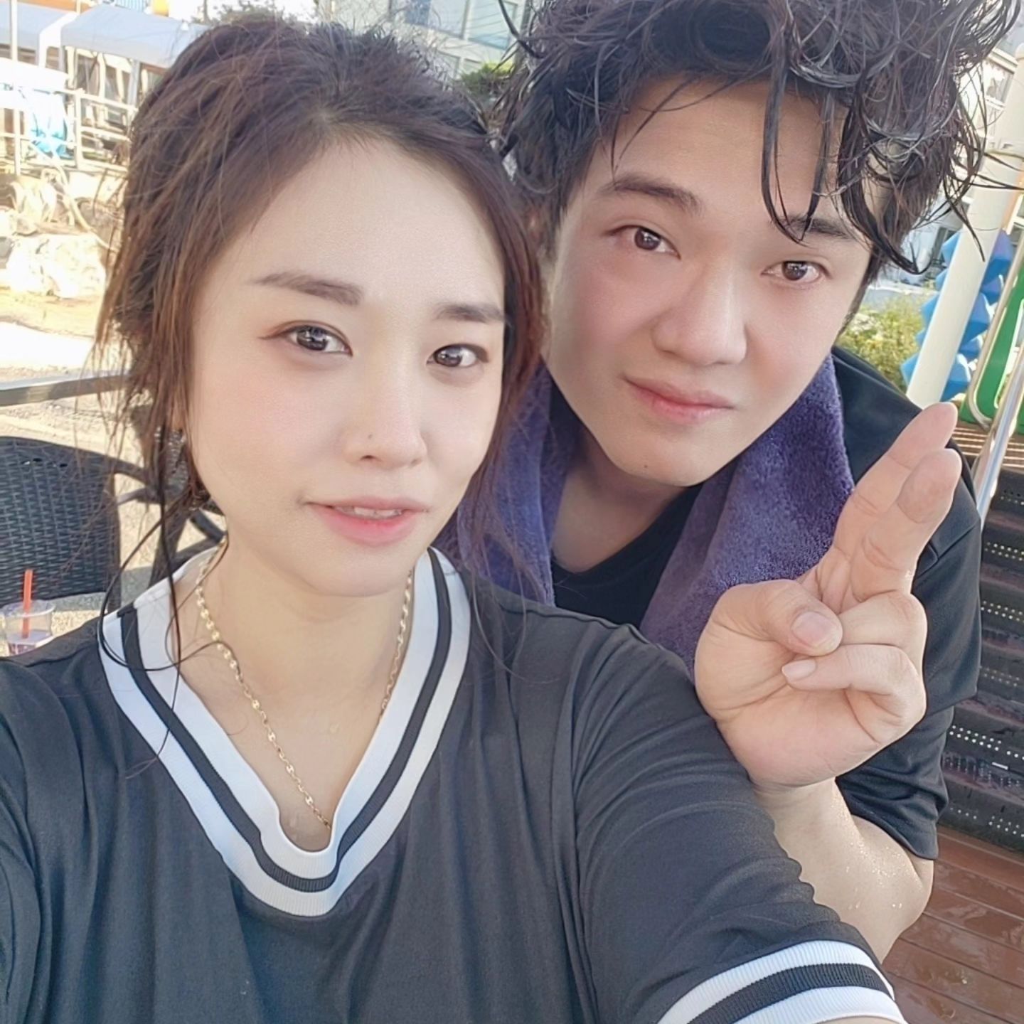 물만난 왕개구리 오전중 수영한번더
잘 쉬다 갑니당~~
머리좀 잘라라 으휴 ;° ロ°

#여행중#휴가중#임산부#임신중#7개월#결혼5주년#연애+결혼 10주년