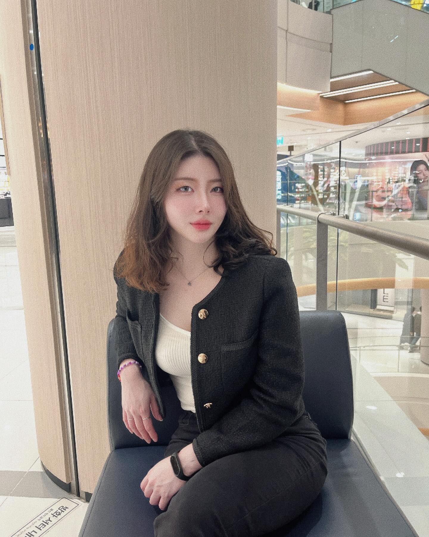 봄 언제 오니
#비비_데일리룩 
.
.
.
.
.
#오오티디 #여자하객룩 #데이트룩 #여자코디 #직장인일상 #오피스룩코디 #프리랜서모델