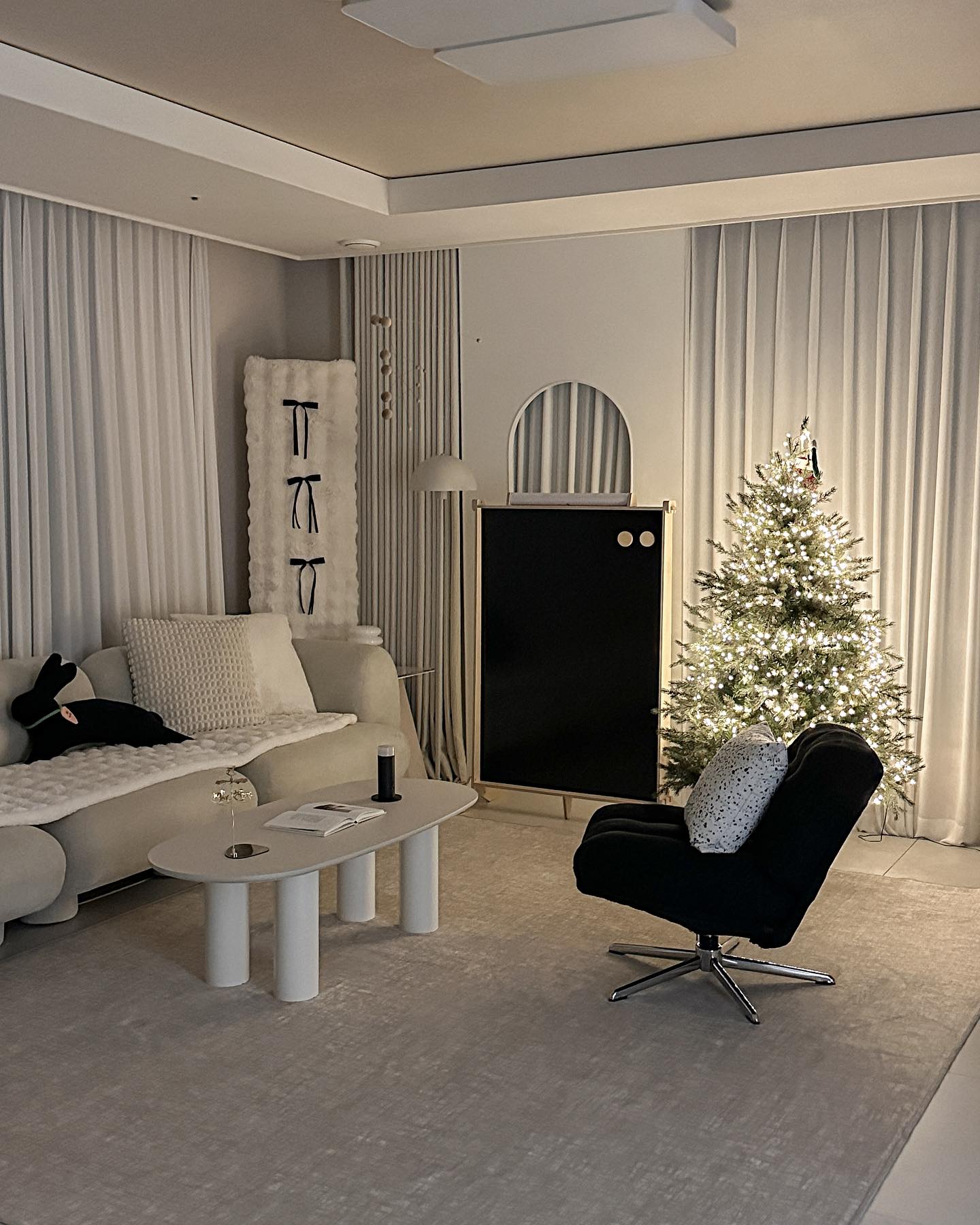 크리스마스도 머지 않았네요~
생각만 해도 설레는 날인 것 같아요🎄

한달 내내 산타할아버지 선물 이야기 
계속 써먹었는데🤣ㅋㅋ
이제 다가와가네요..🎅🏻

늦기 전에 이제 선물 준비할 시간!!!
크리스마스 선물 다들 
이제 슬슬 준비하셔야죠🎁

#크리스마스 #최대59% #크리스마스선물 
⠀
[𝟏𝟐월 𝟎𝟗일~𝟏𝟐월 𝟐𝟓일]까지
최대 𝟓𝟗% 할인하는 노리터 기프트샵에 여러분을 초대합니다!
⠀
💛프리미엄 스페셜 세트가 무려 𝟑𝟐%!!
💚[+𝟏]자석교구 세트를 사면 하나더!!
💙[한정수량 사은품]어디서도 살 수 없는 크리스마스 펠트𝟐!
등의 다양한 혜택이 수두룩!!
⠀
공식몰 / 자사몰에서 만나 볼 수 있으며
눈독들이고 계셨던 분들
지금 오셔서 크리스마스 펠트 𝟐 가져가세요!
[한.정.수.량! 진짜 어디서도 살 수 없어요!]
