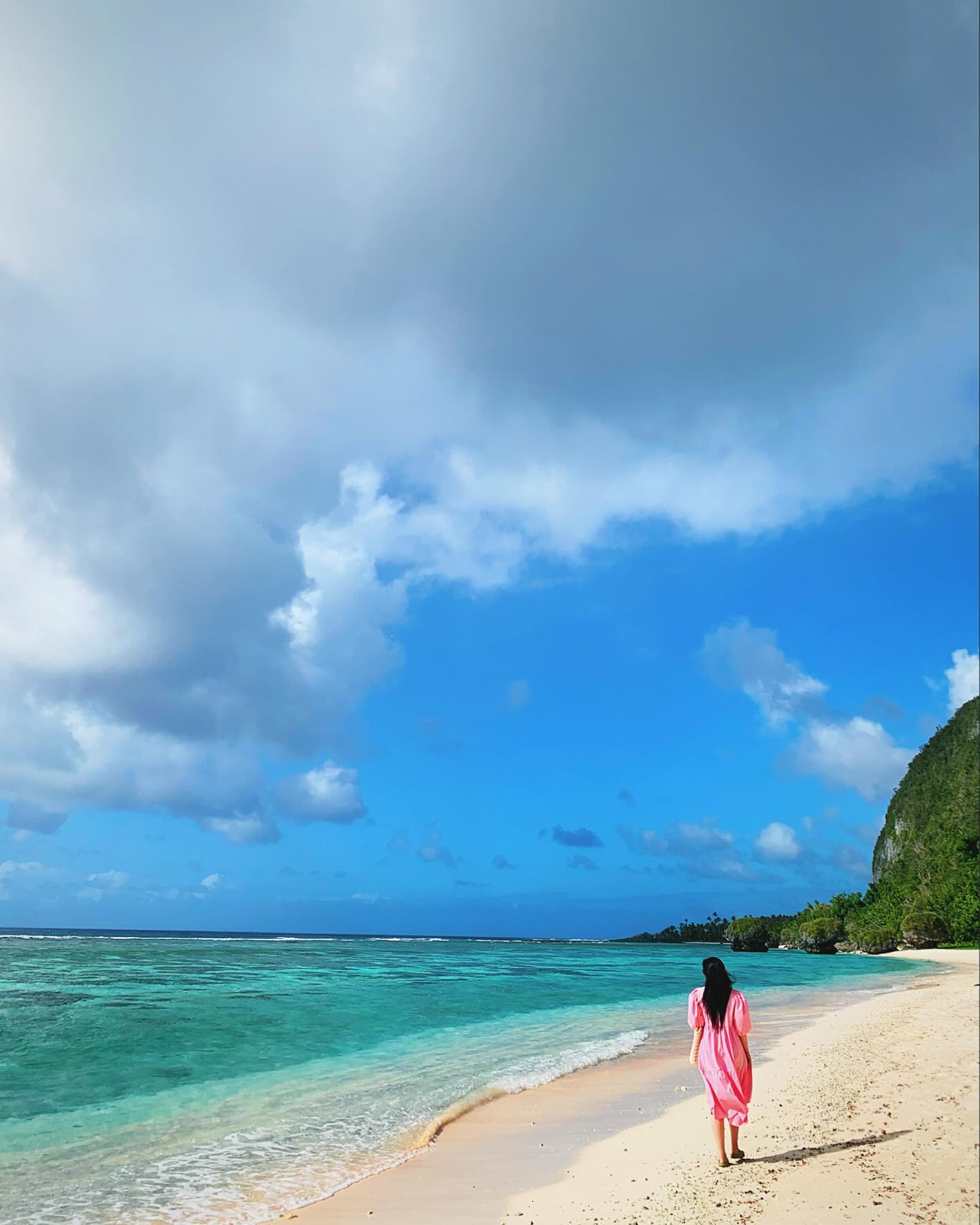 땀 한바가지 흘리며 포토스팟 가는길 ꈍ◡ꈍ 
.
.
.
.
#괌여행🌴 #괌탕기슨비치 #탕기슨비치🌊 #괌포토스팟 #괌히든스팟 #에메랄드바다빛