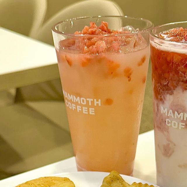 쏘주🐷 on Instagram: "#협찬 📍매머드커피 @mmthcoffee ✔️붕어빵꾸러미 붕세권은 아니지만 매머드세권이다?! 당장 달려가십시오🏃‍♀️ 미니사이즈 아니고🙅‍♀️ 큰!붕어 사이즈😍 4개