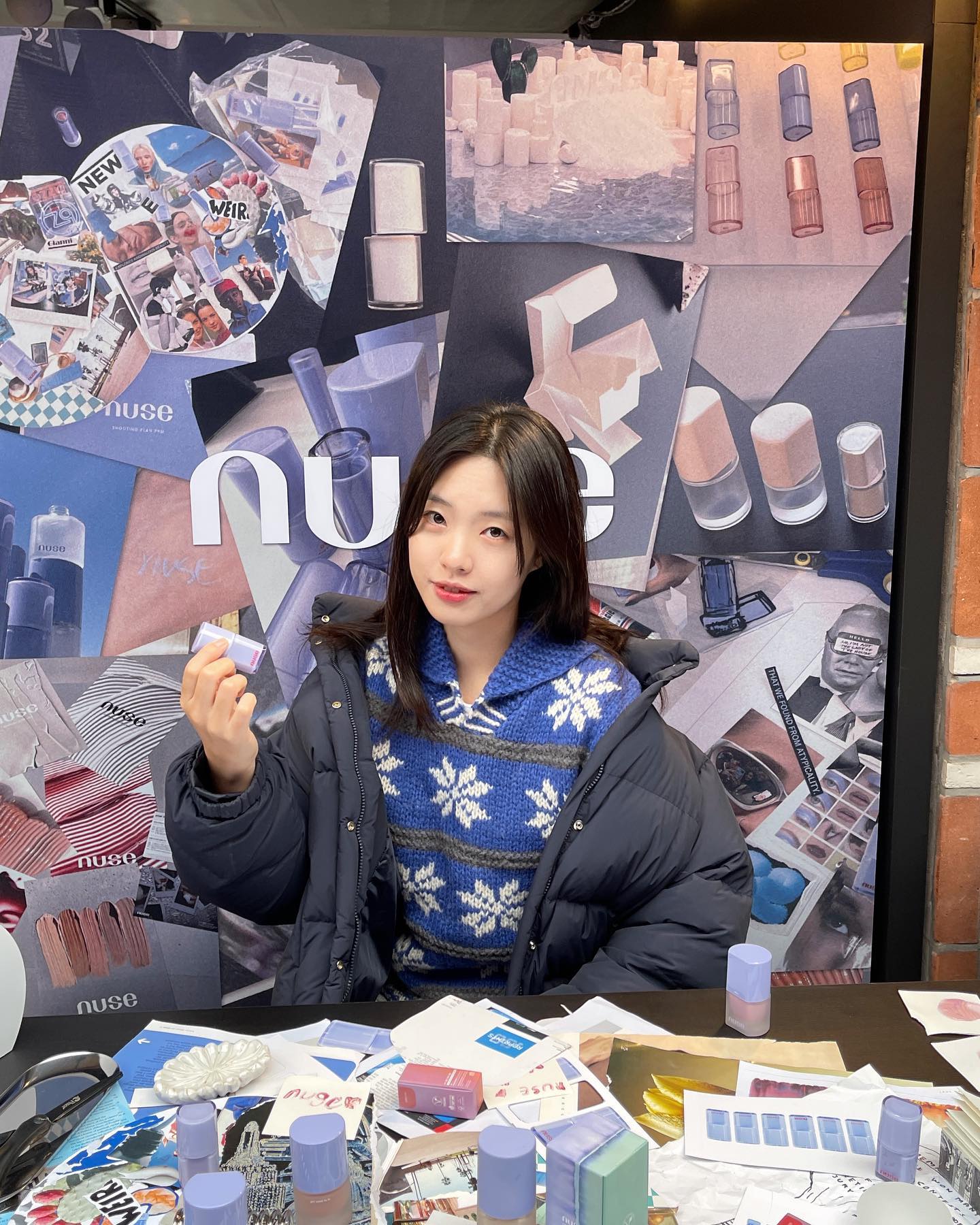 #wearenuse #누즈팝업 #누즈
게으른‘쟁이’처럼 아침에 느긋하게 메이크업할래요💄독특한 디자인의 립케어 패키지에 이끌려 간 곳, 익숙함 속 새로움이란 주제의 누즈 첫 팝업. 화장품으로 누즈 로고 그리기 체험과 포토존이 다양해서 재밌었다.
 ⠀⠀⠀⠀⠀⠀⠀⠀⠀⠀⠀⠀⠀⠀⠀⠀
nuse.official 
23.11.25 - 23.11.26