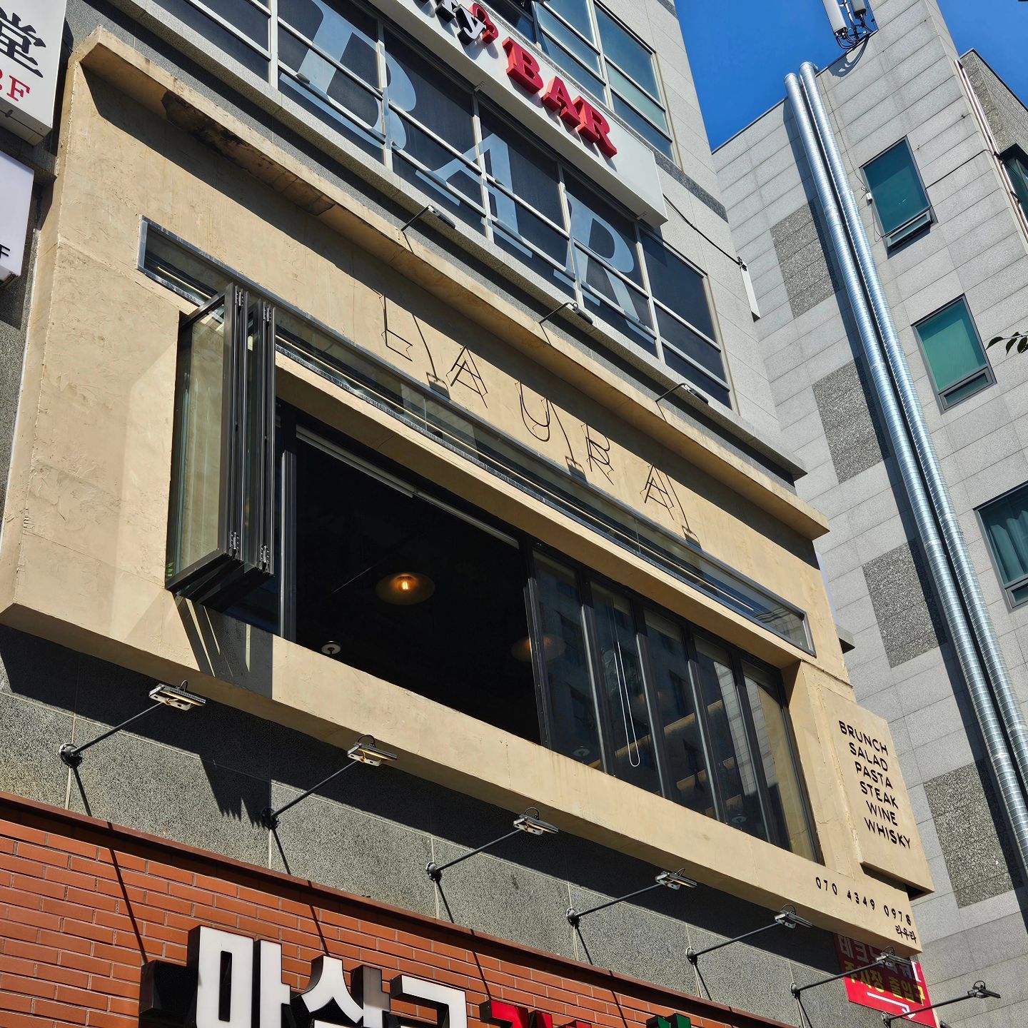 발산역맛집 라우라
청첩장모임이나 데이트, 소개팅으로도 좋을 법한 분위기에 와인한잔, 브런치의 여유를 즐길 수있는 찐찐 꼭 가봐야할곳이예요~

따뜻하고 편한 분위기로 친절함까지 장착하고
위생은물론 맛까지 완벽 👍 
"
#마곡역 #발산역 #마곡맛집 #발산역맛집 #마곡파스타 #발산파스타 #마곡데이트 #발산데이트 #마곡분위기좋은 #발산분위기좋은 #마곡회식 #발산회식 #마곡와인 #발산와인 #마곡술집 #마곡점심 #마곡역파스타 #마곡뇨끼 #마곡스테이크 #마곡샐러드 #마곡리조또 #마곡브런치 #서울식물원맛집 #마곡역맛집 #발산맛집 #서울식물원데이트 #마곡소개팅 #발산역소개팅 #마곡역소개팅